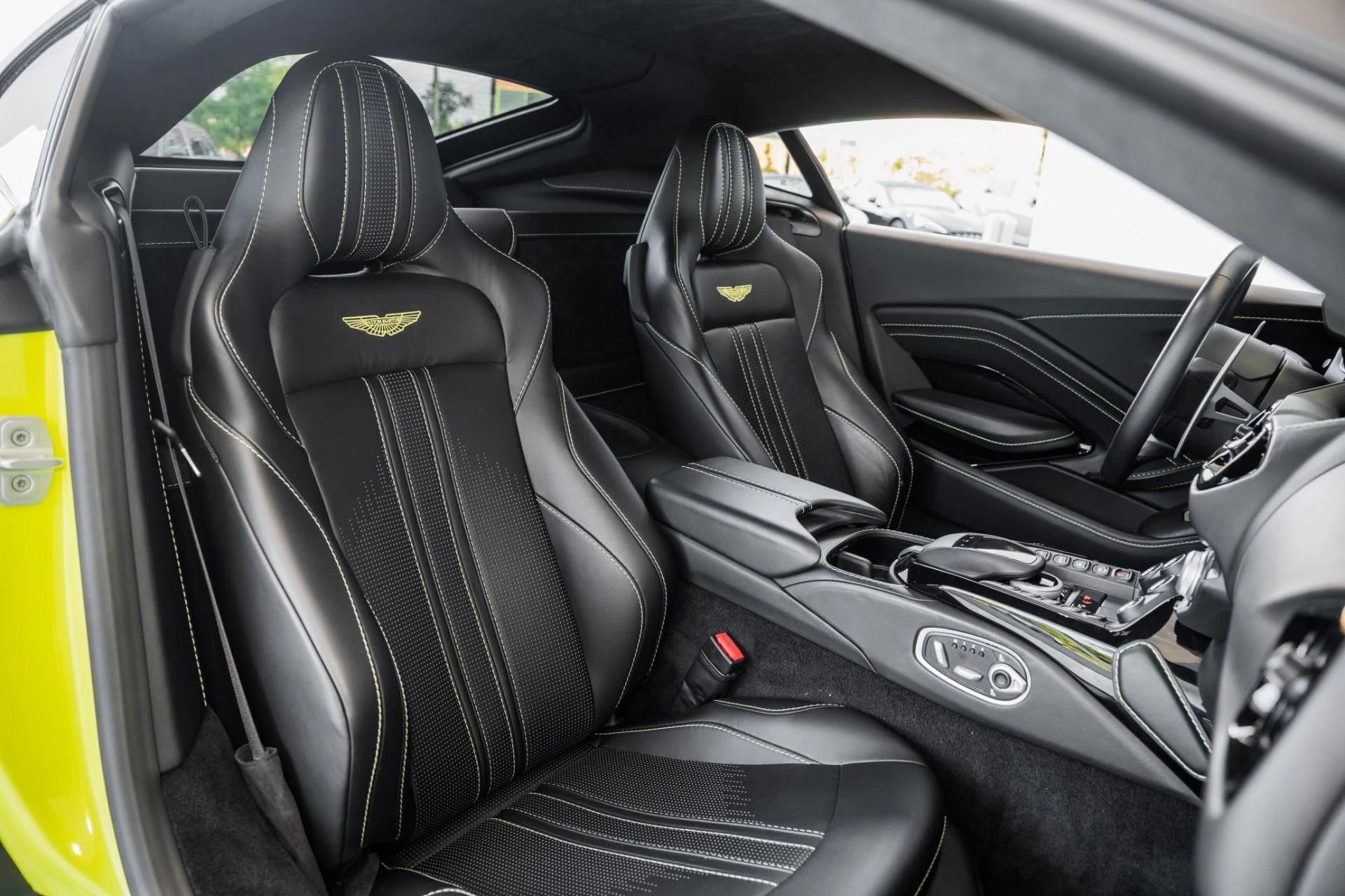 mph016_2084702555_Used_2020_Aston_Martin_Vantage_V8_Coupe_1690551431_2bd610c716