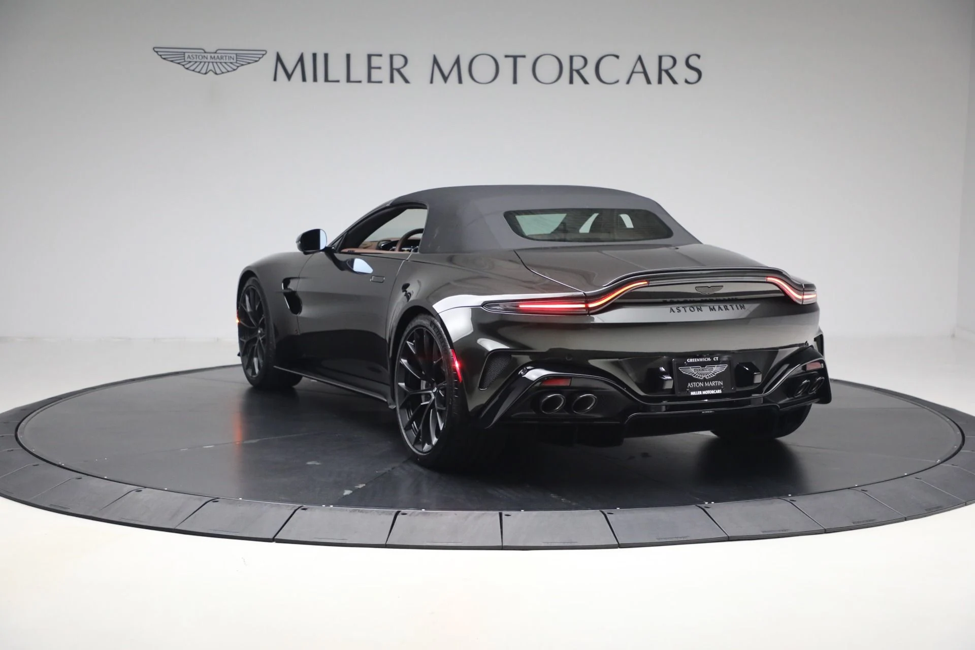 mph016_2094494798_New_2026_Aston_Martin_Vantage_S_Roadster_1787329518_fdffbd9577