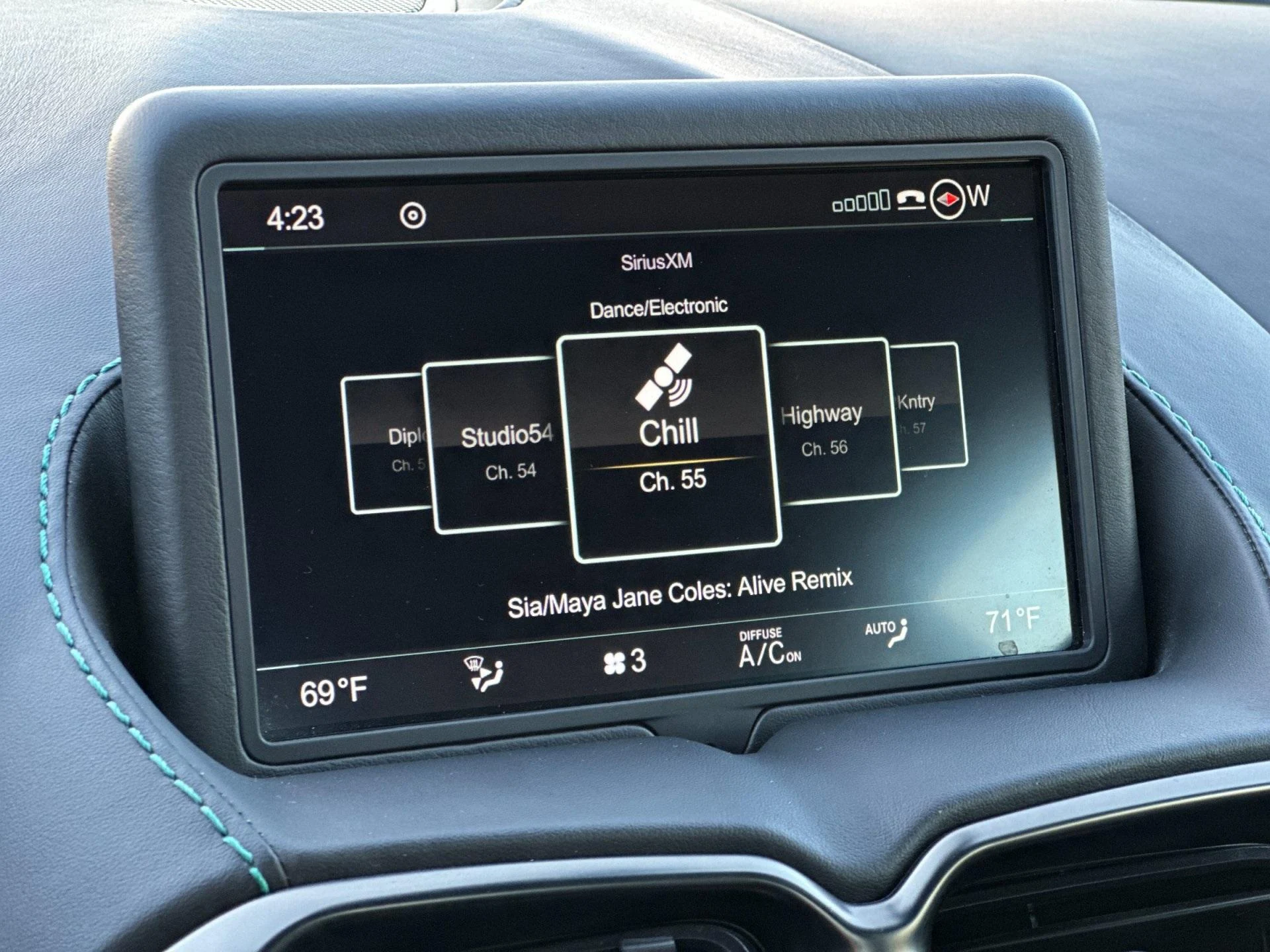 mph016_2094747651_Used_2019_Aston_Martin_Vantage_Timeless_CPO_1762507839_b8a9699824