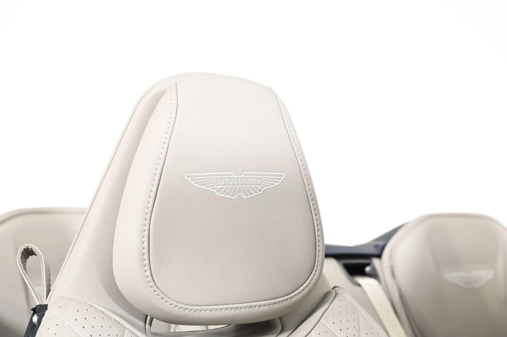 mph016_2095681154_used_2024_aston_martin_db12_volante_11350_22946063_16_1024_bb4ba45608