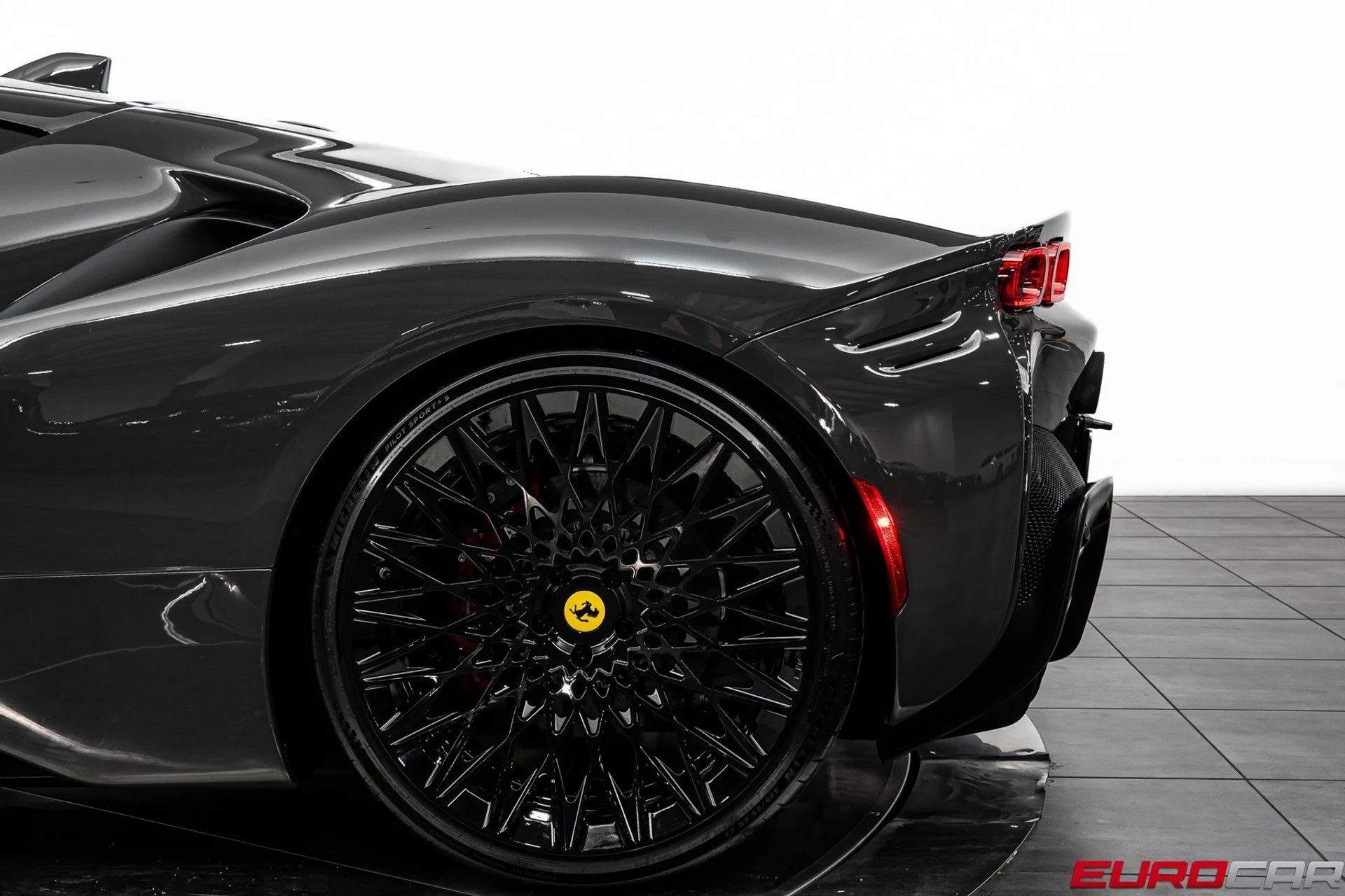 mph016_2096172136_image_17_a9834e896b