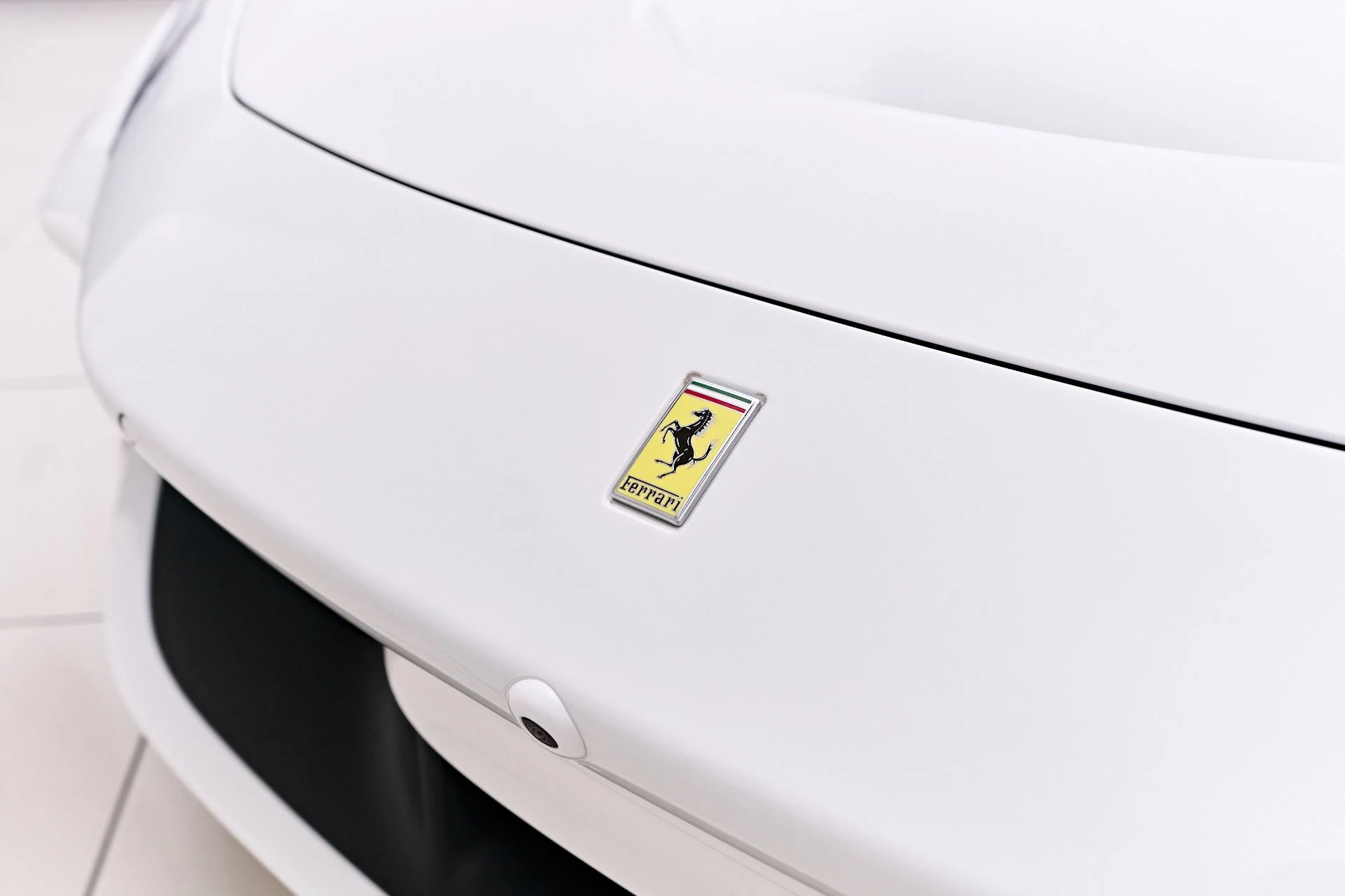 mph016_2096223322_Used_2023_Ferrari_F8_Spider_Base_1753926765_0859f292e2