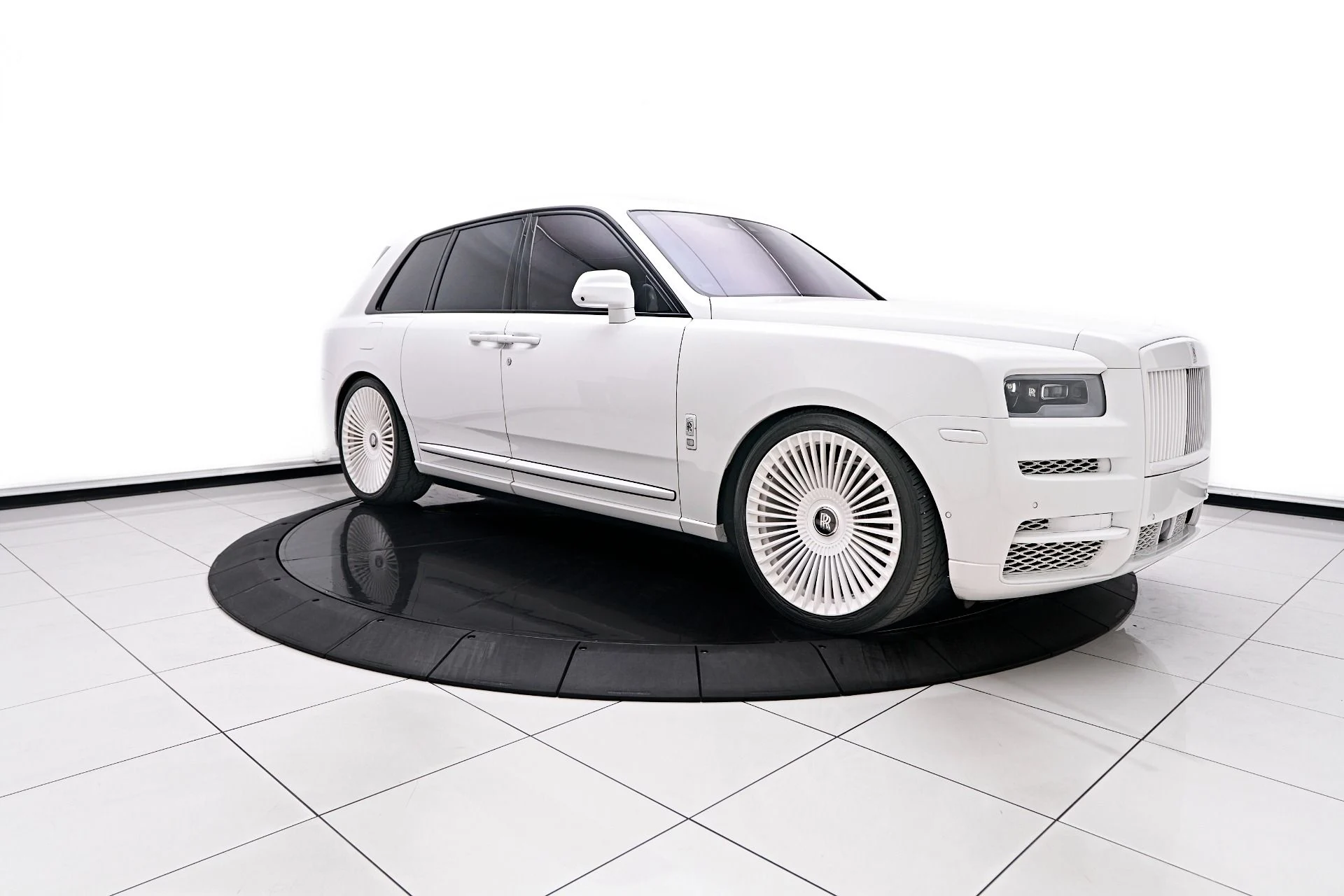 mph016_2105659590_Used_2021_Rolls_Royce_Cullinan_Base_1753128253_6eec061f2d
