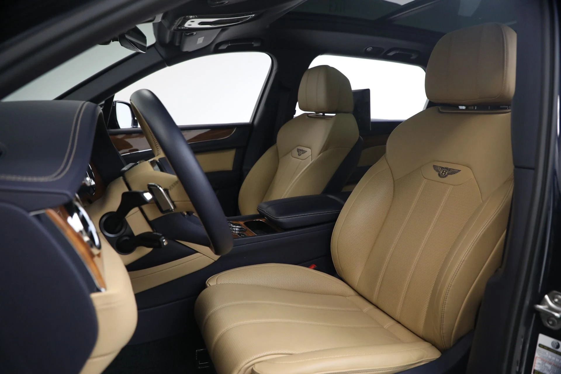 mph016_2113731124_Used_2024_Bentley_Bentayga_EWB_V8_1768588174_6b5b843e8c