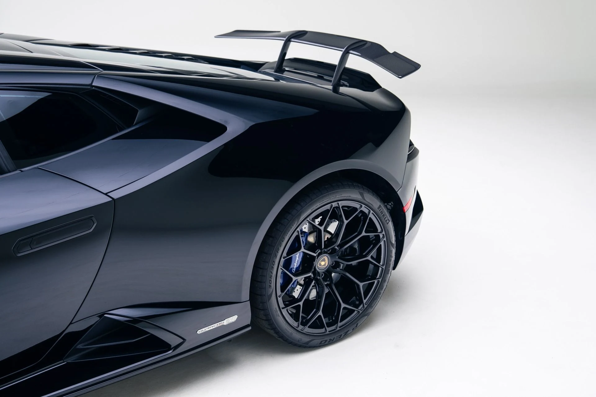 mph016_2119223366_Used_2021_Lamborghini_Huracan_EVO_1765497065_1d0b260b55