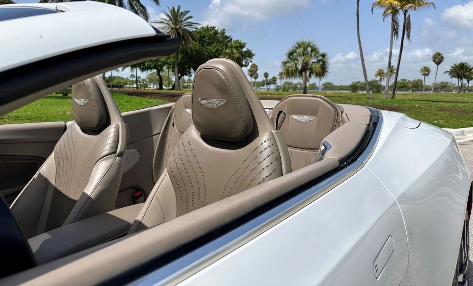 mph016_2119787840_Used_2019_Aston_Martin_DB_11_Volante_1768416503_52d57a1418