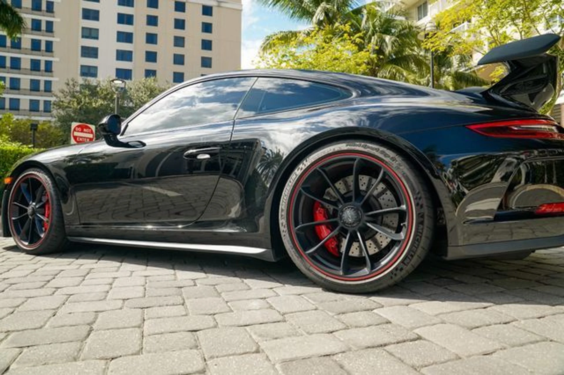 mph016_2122887380_22942361_17_c2a4e70644