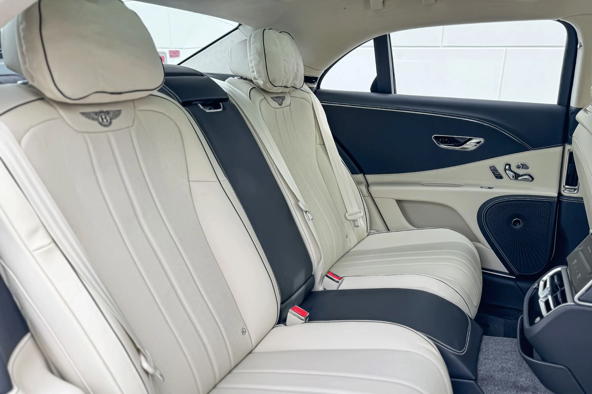 mph016_2134304243_New_2026_Bentley_Flying_Spur_1758111119_e30264883b