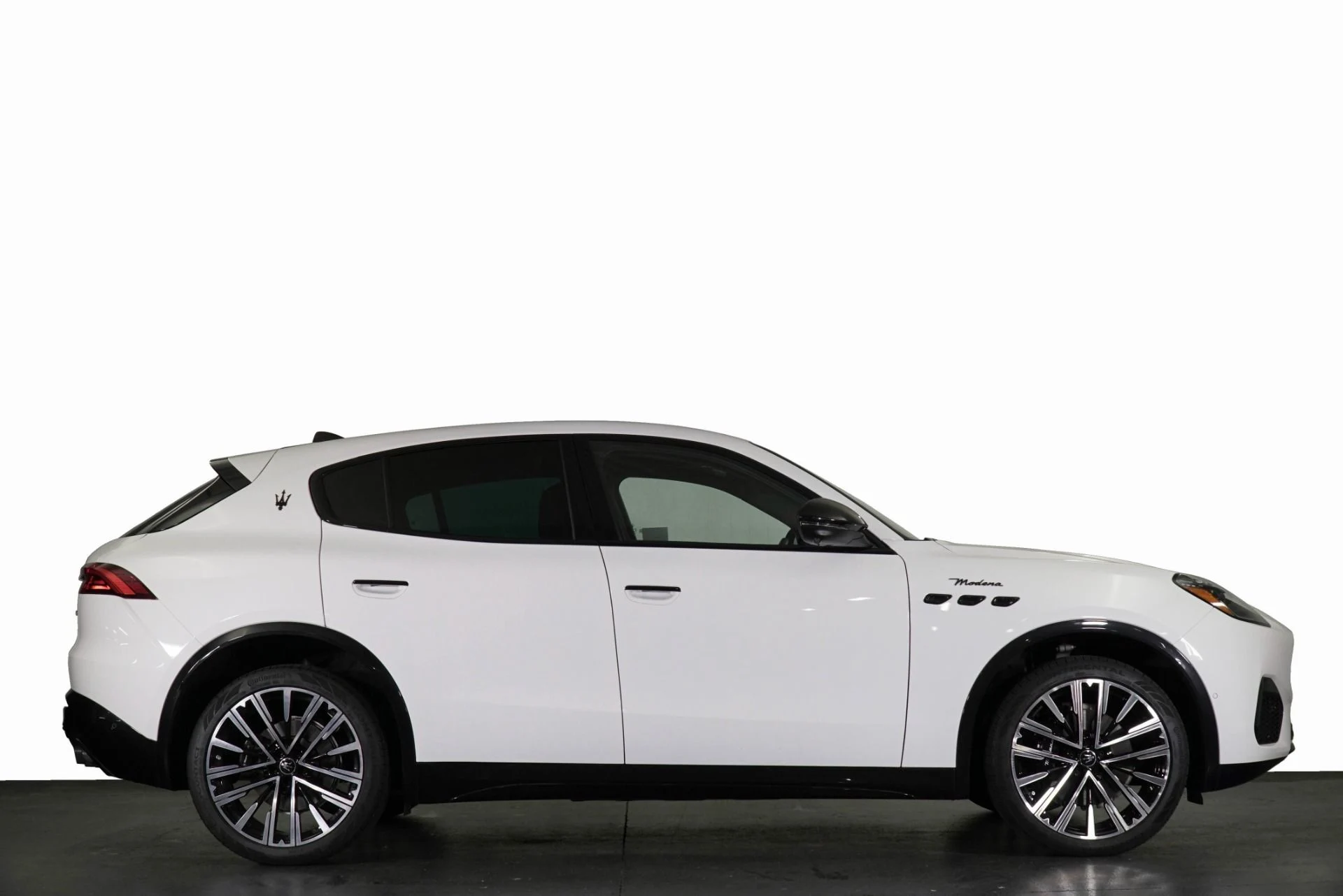 mph016_2138593809_New_2025_Maserati_Grecale_Modena_1776302402_8cbd085e4e