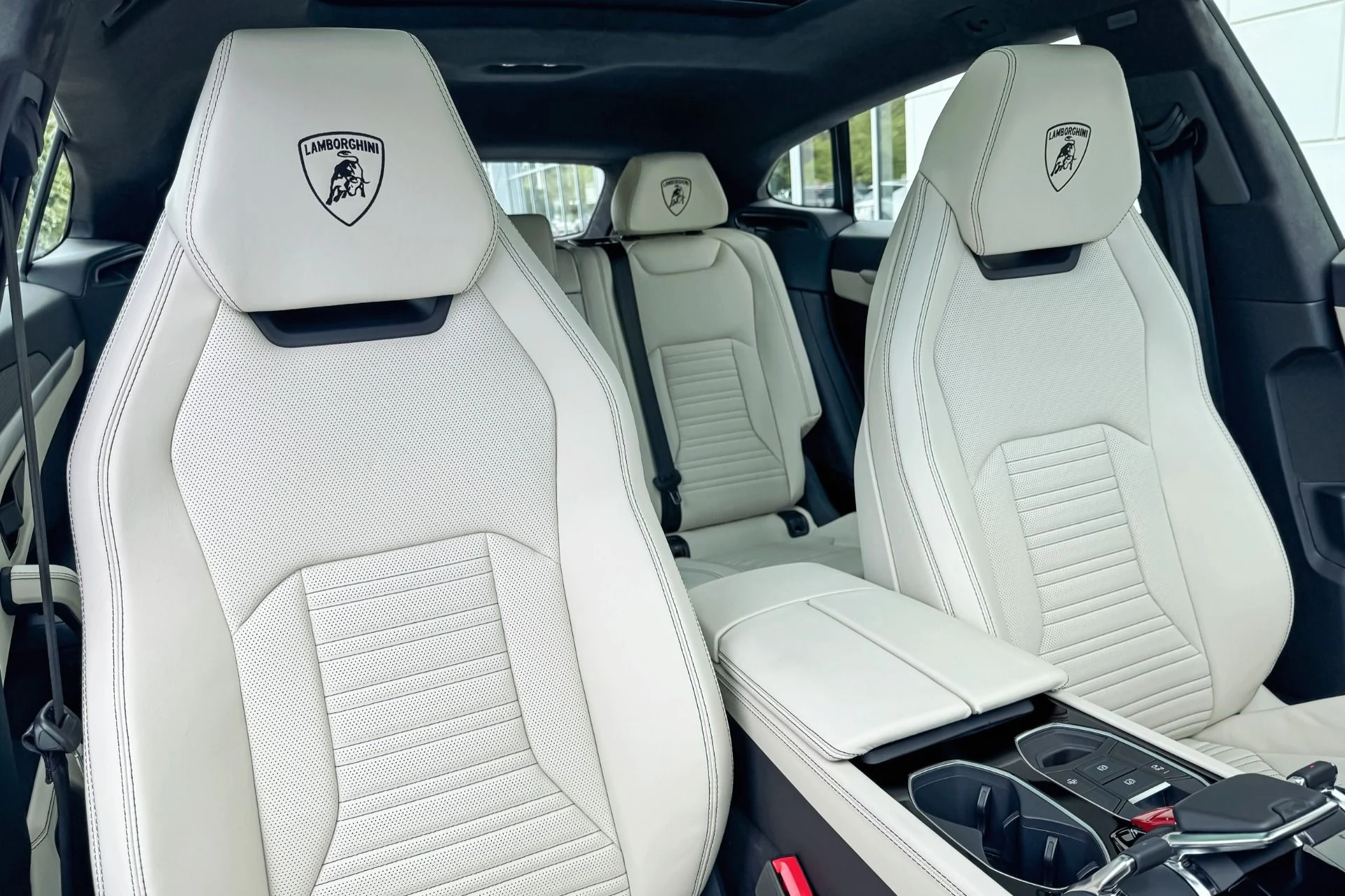 mph016_2146853580_Used_2025_Lamborghini_Urus_SE_1764806121_9c2f125e5c