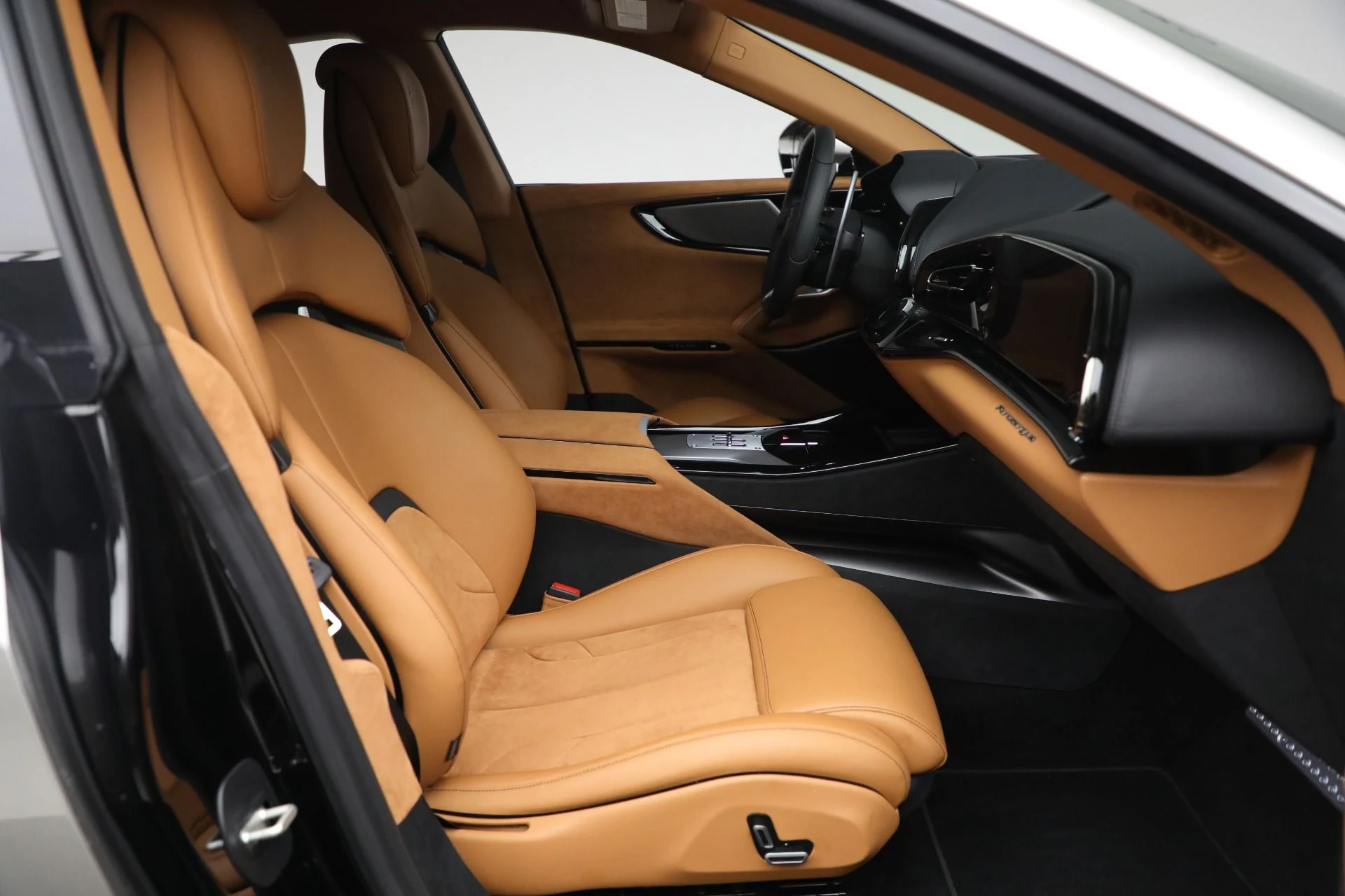 mph016_2150381918_Used_2024_Ferrari_Purosangue_1770065660_5a4dd33e0c