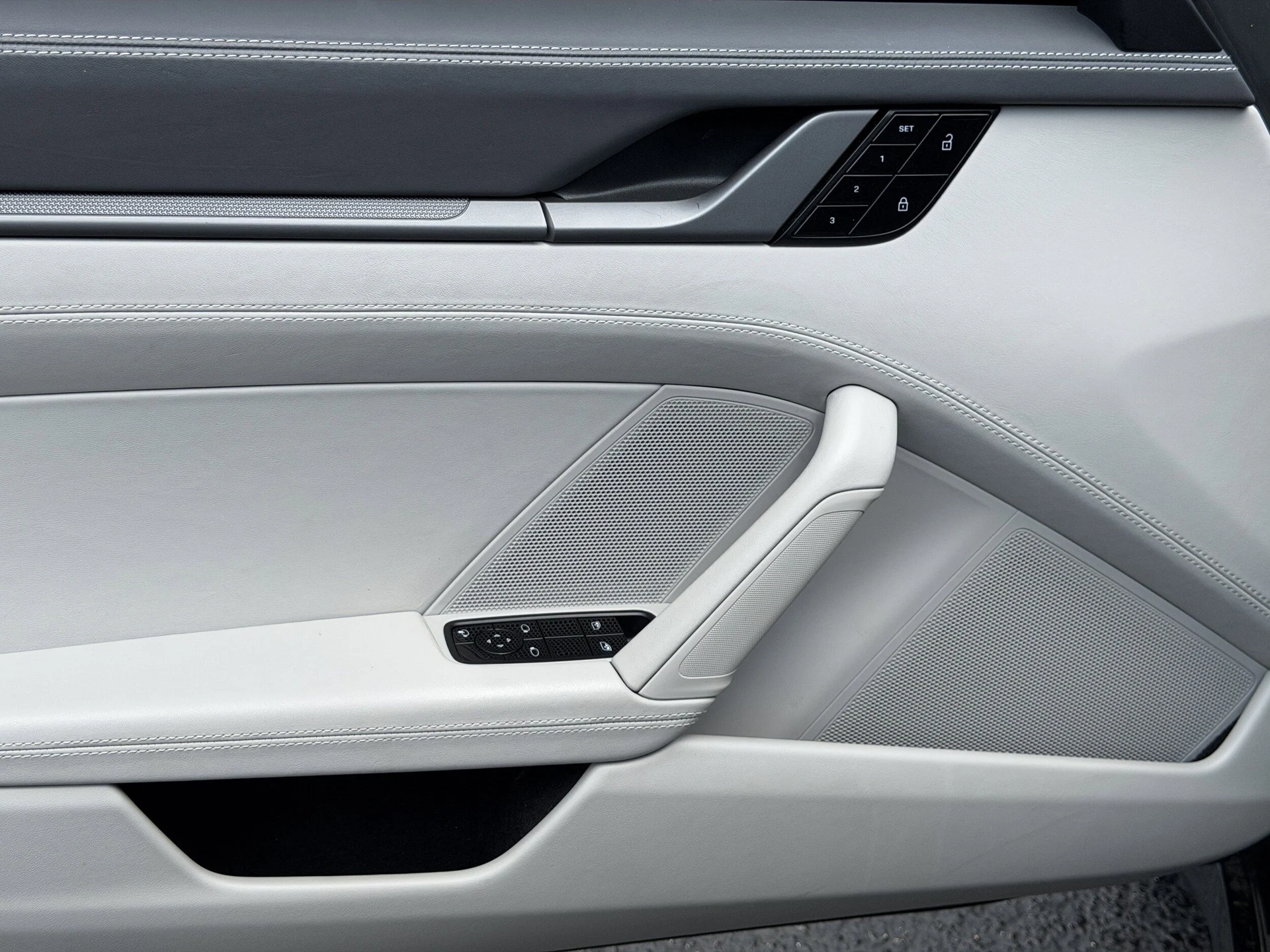 mph016_2151376023_fcb4dca89642470319ce37119f070cffx_bc19834787