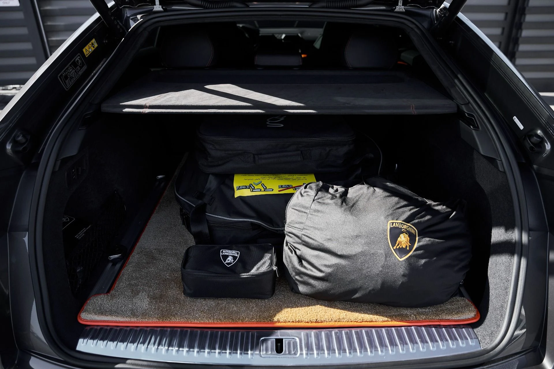 mph016_215203782_Used_2025_Lamborghini_Urus_SE_1770086429_3e907d4399