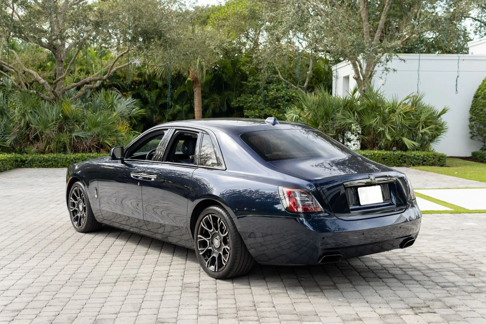 mph016_2152047140_Used_2023_Rolls_Royce_Black_Badge_Ghost_1765569637_8d7388b4c7