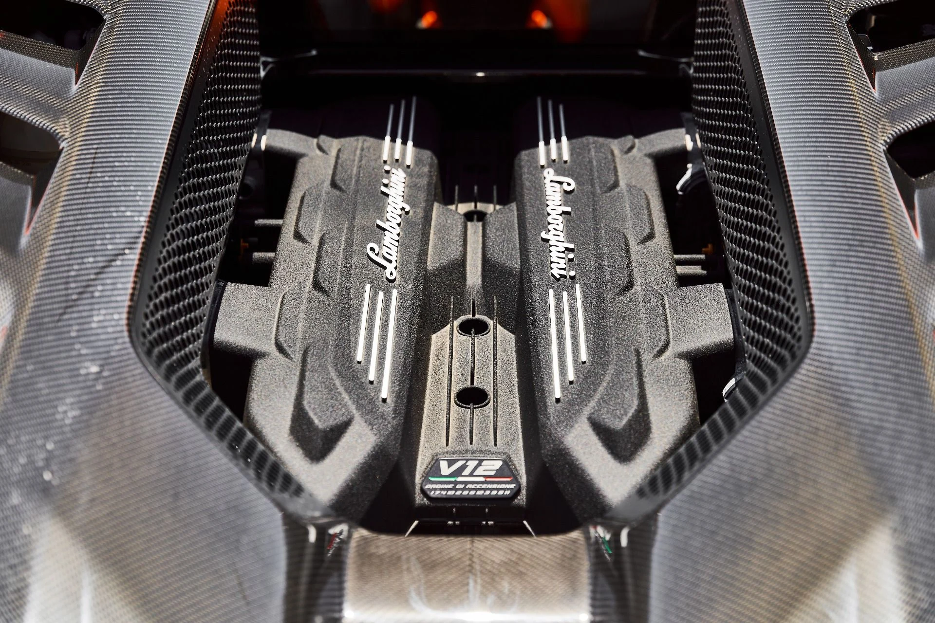 mph016_2152933876_Used_2024_Lamborghini_Revuelto_Base_1786150887_91d9593448