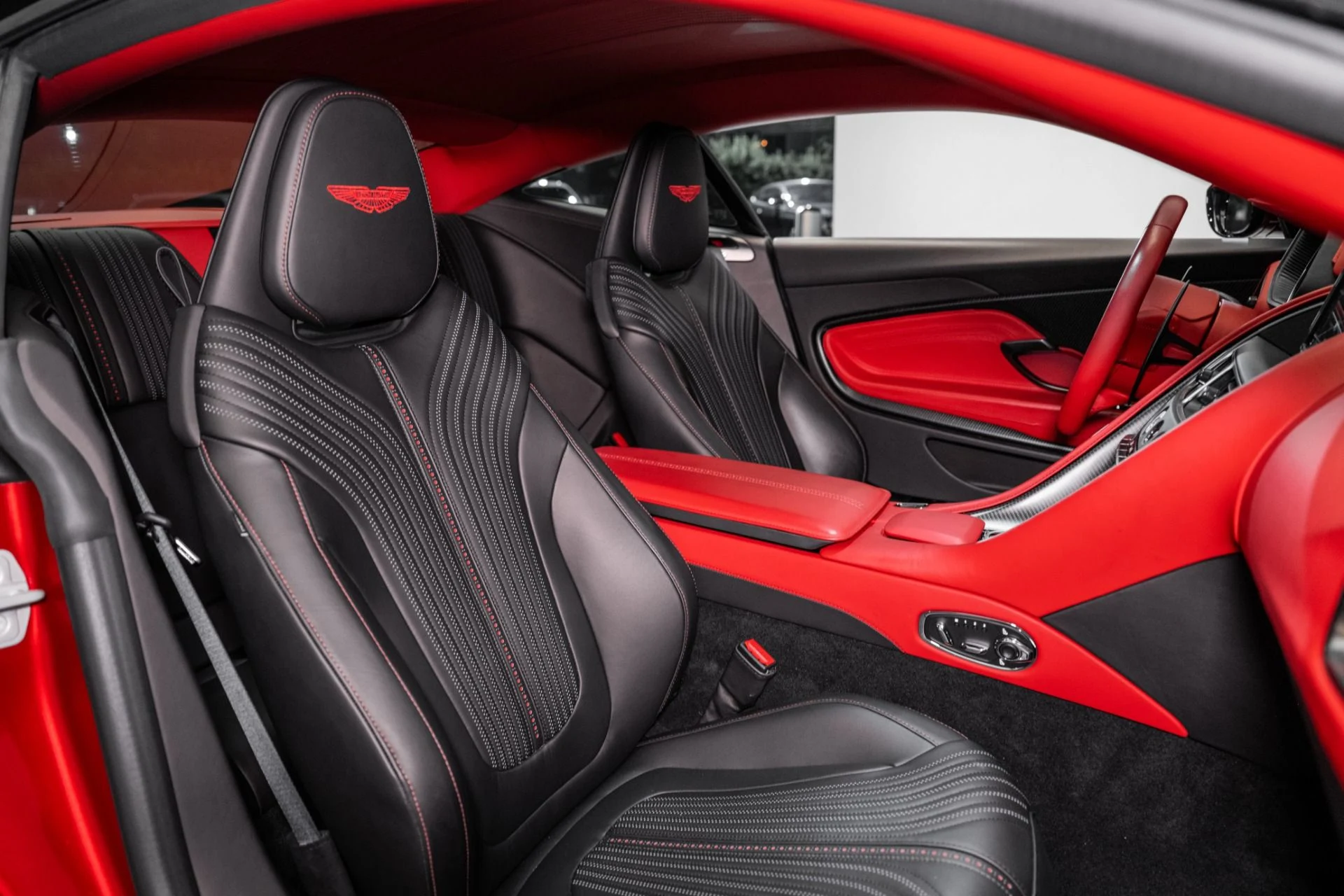 mph016_2154969844_Used_2023_Aston_Martin_DB_11_V8_Coupe_1750777279_622a01d475
