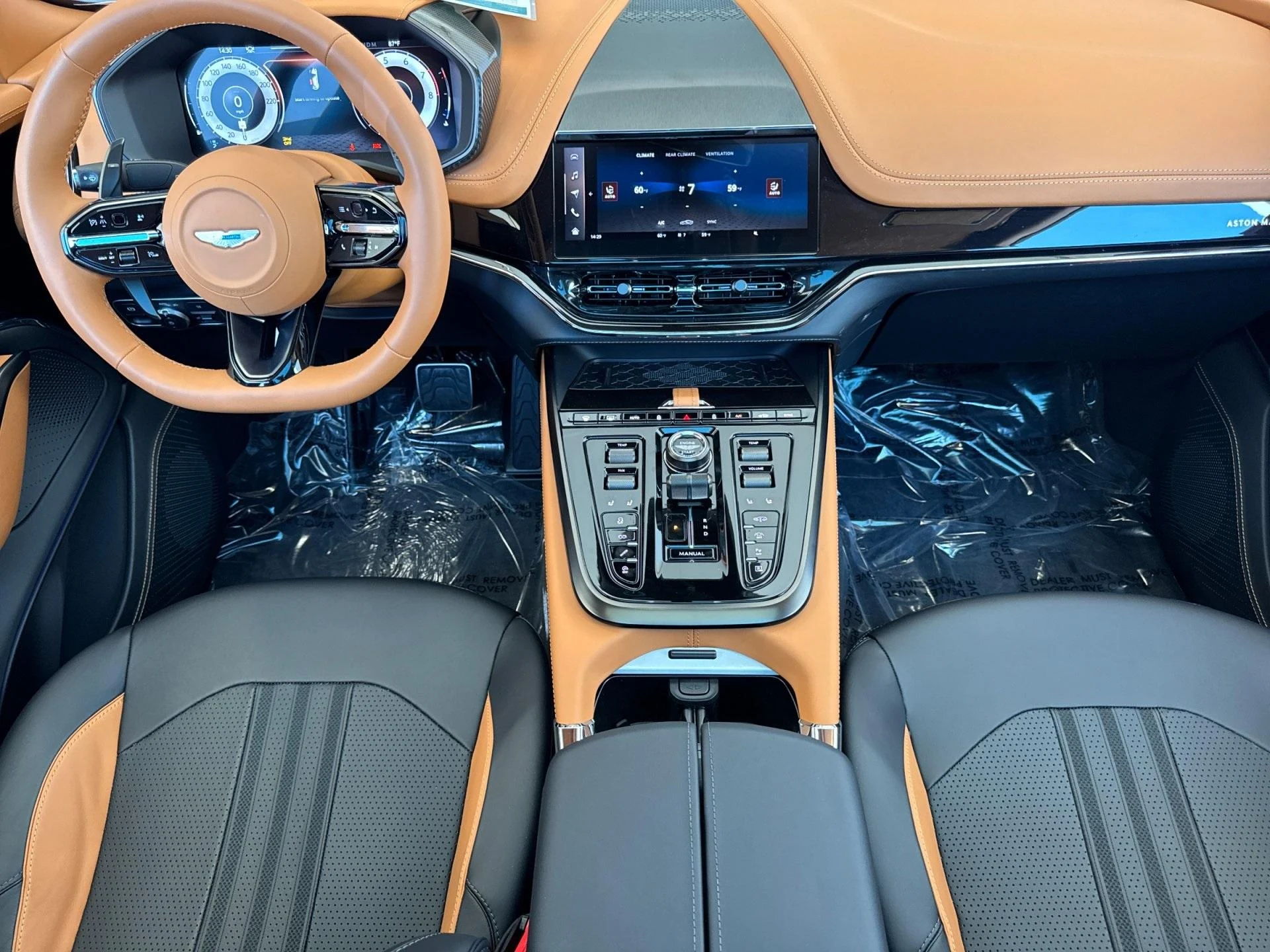 mph016_2166839644_New_2025_Aston_Martin_DBX_707_1754468414_e0d6450432