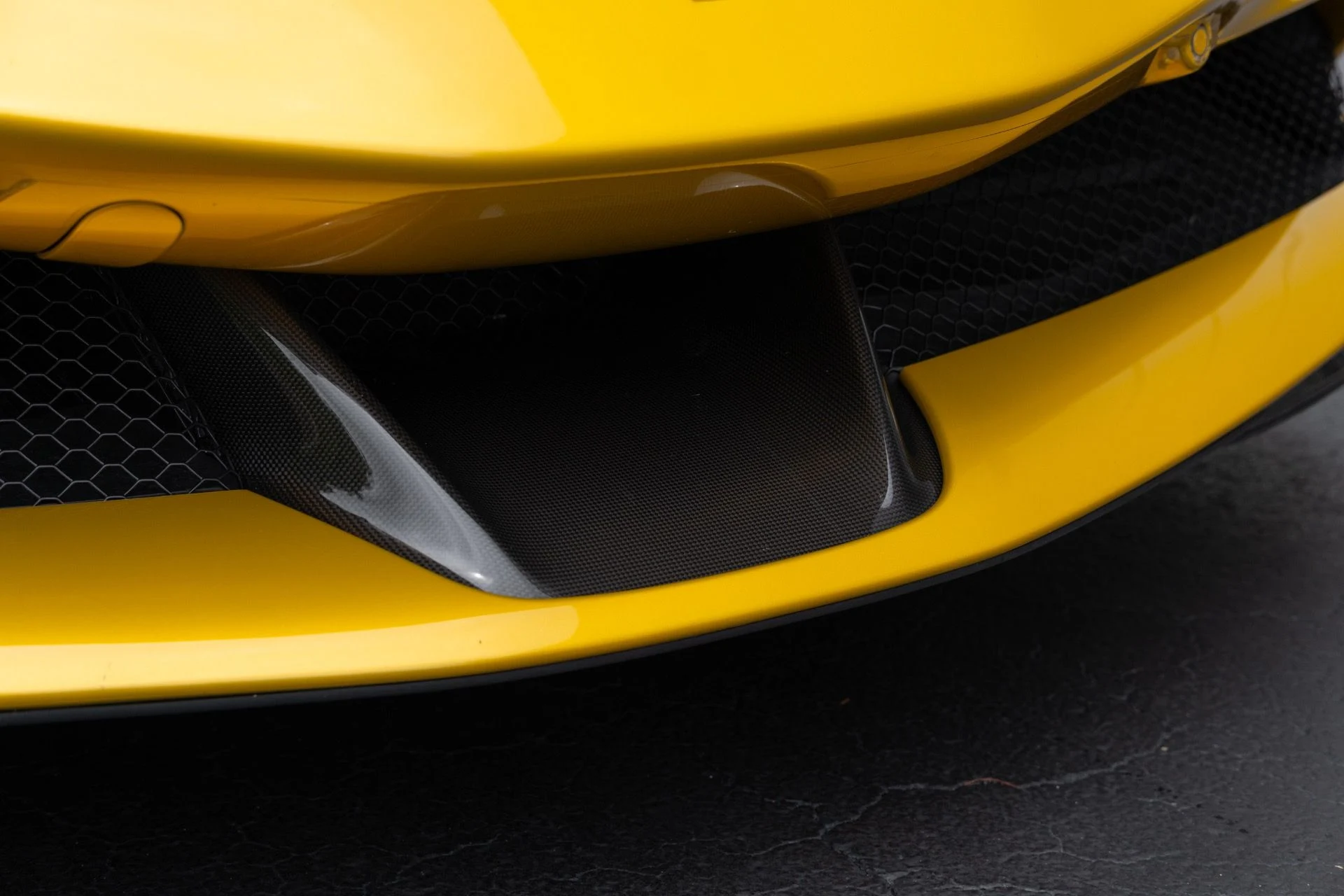 mph016_2169672862_Used_2022_Ferrari_SF_90_Spider_1775626389_19b280caf2