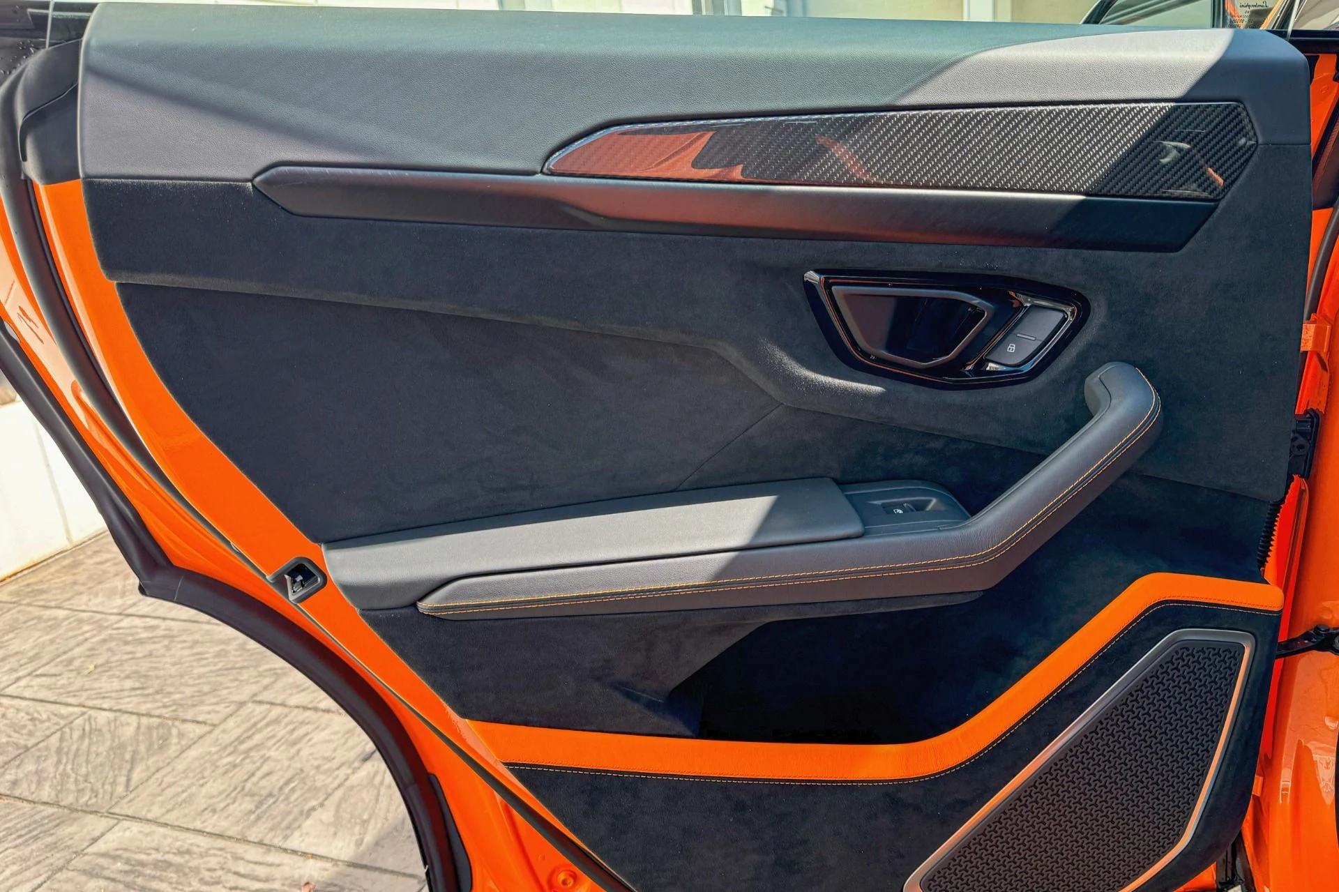 mph016_2171768614_Used_2024_Lamborghini_Urus_Performante_1741676179_61170af8ec