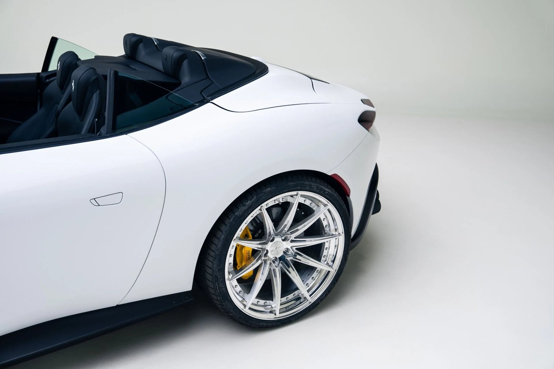 mph016_2172994988_Used_2025_Ferrari_Roma_Spider_1766089214_f4a896340e