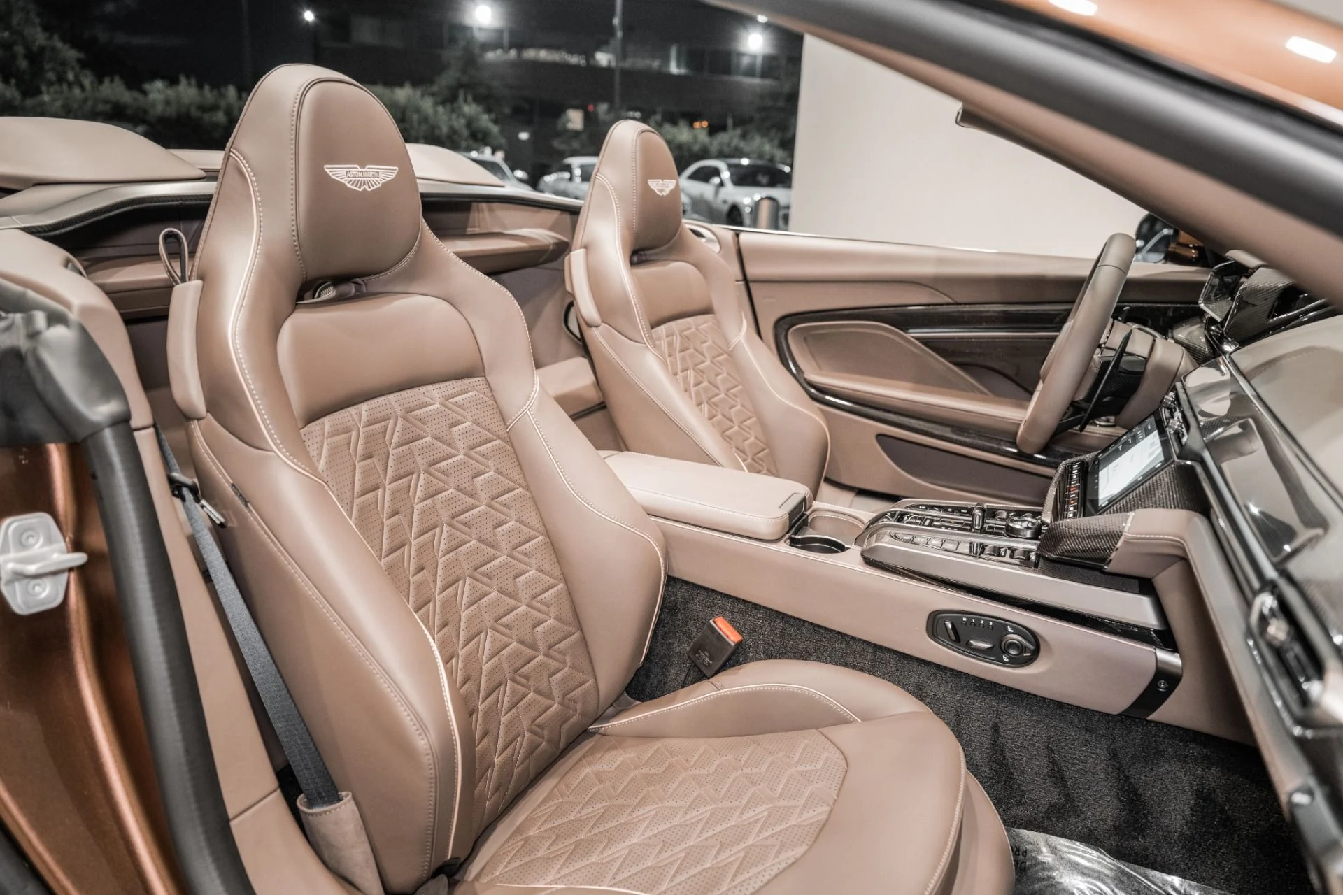 mph016_2174946128_New_2026_Aston_Martin_Vanquish_Volante_1783526001_bc4bcd4cc9