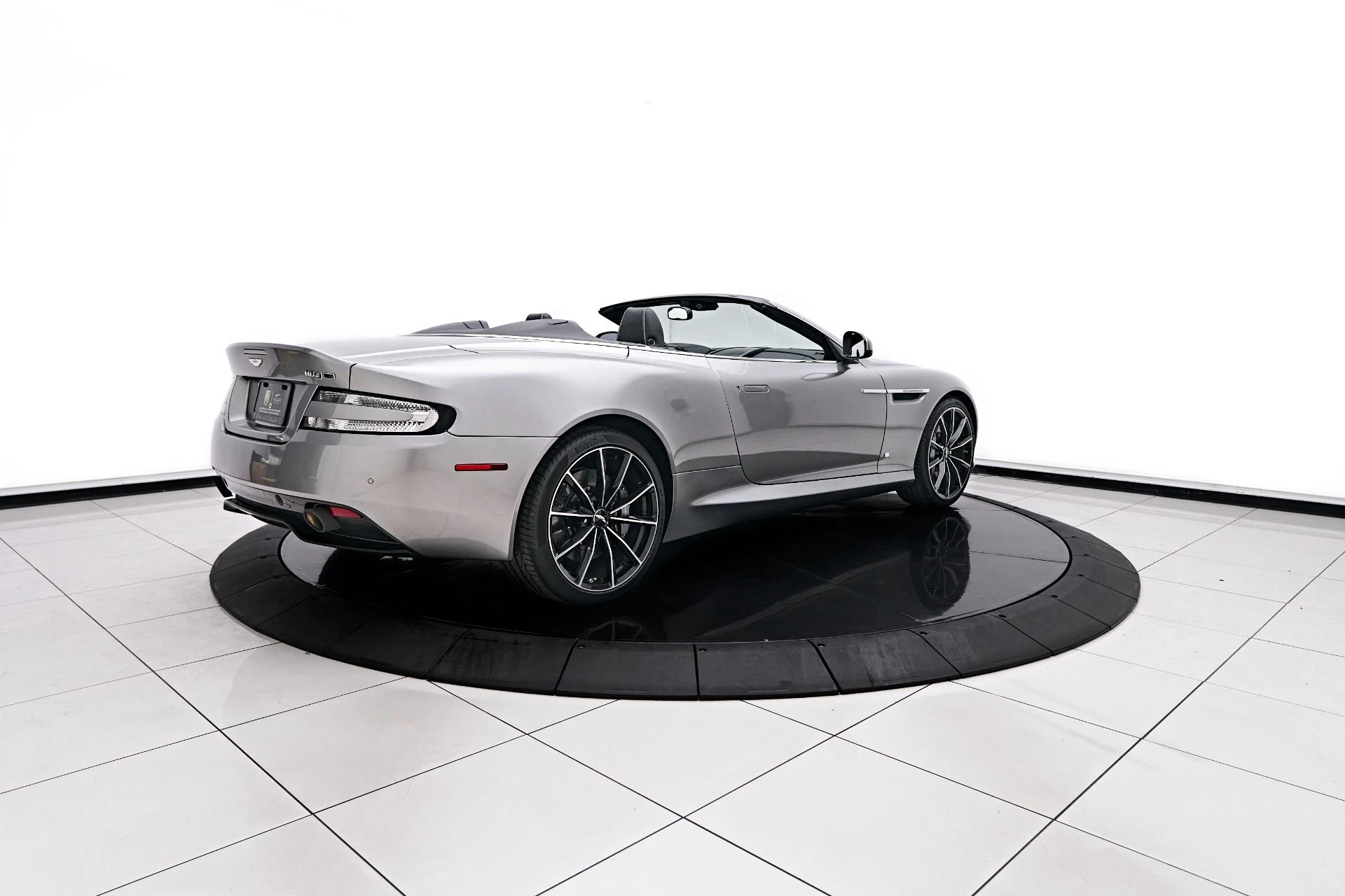 mph016_2188630938_Used_2016_Aston_Martin_DB_9_GT_1758395092_134ed92c07