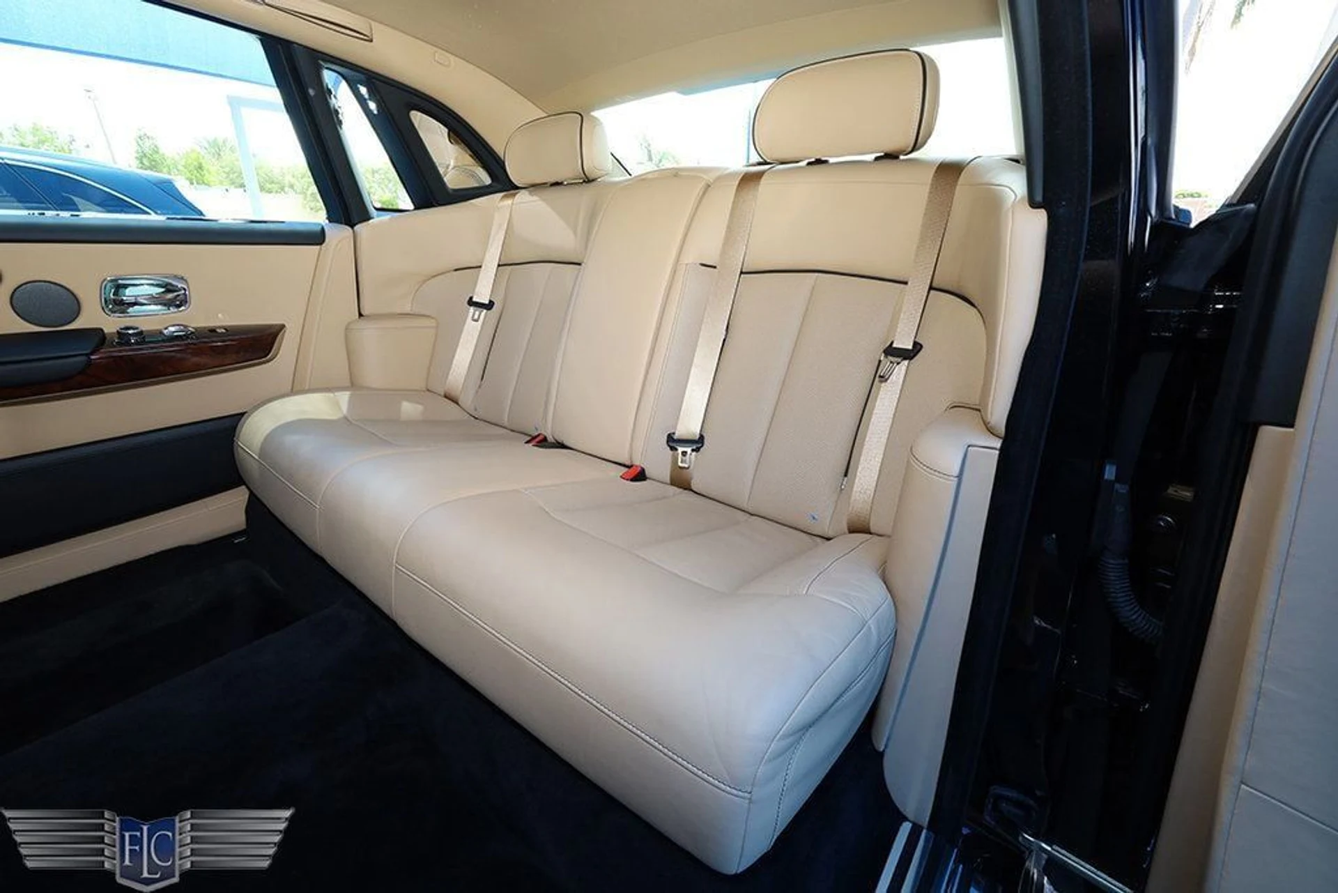 mph016_2195361360_used_2020_rolls_royce_phantom_extendedwheelbasesedan_6305_22909109_17_1024_71eda42da3