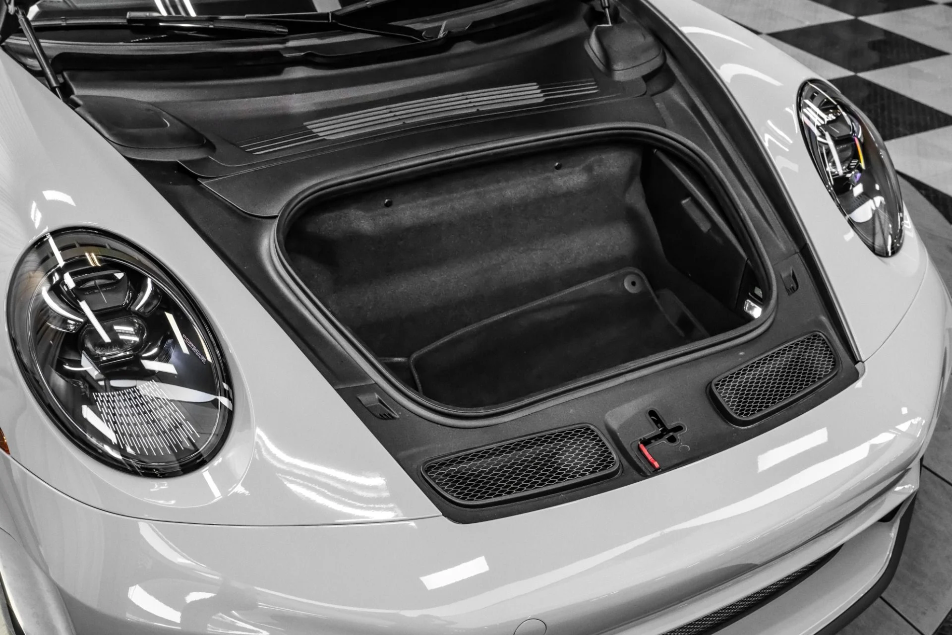 mph016_2206529498_Used_2024_Porsche_911_GT_3_Touring_1761939000_45ae4eec51