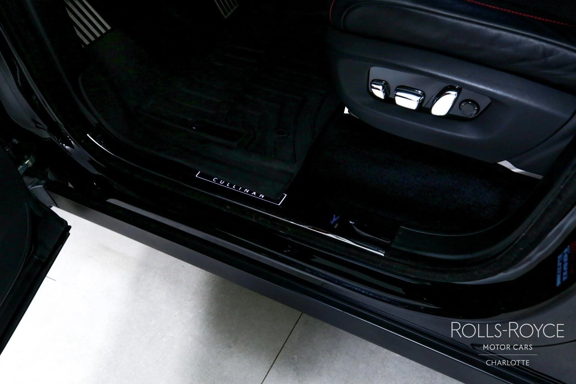 mph016_2208967371_Used_2020_Rolls_Royce_Cullinan_Black_Badge_1760478762_1783b74bde