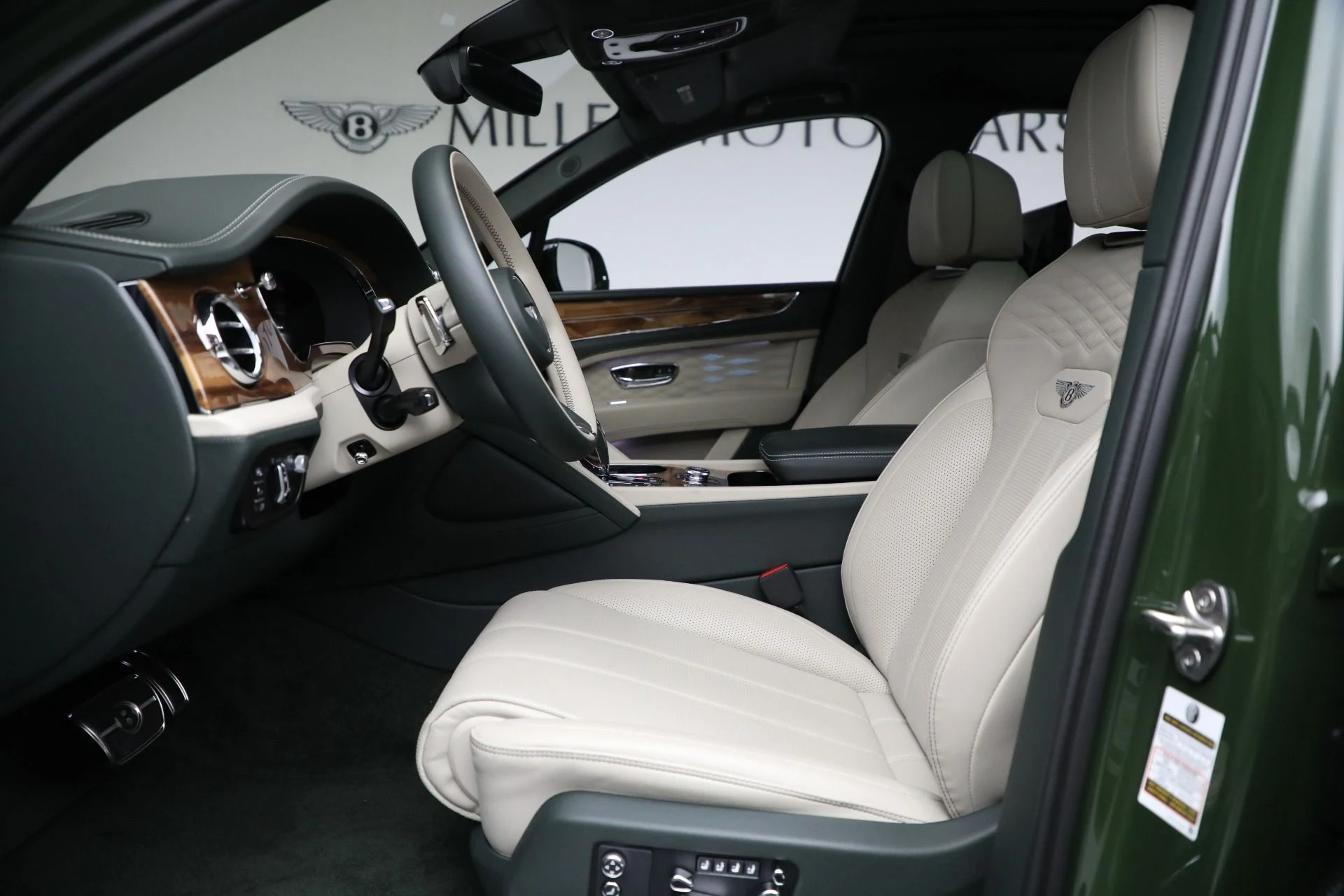 mph016_2218004643_Used_2023_Bentley_Bentayga_EWB_Azure_V8_920863e4d5