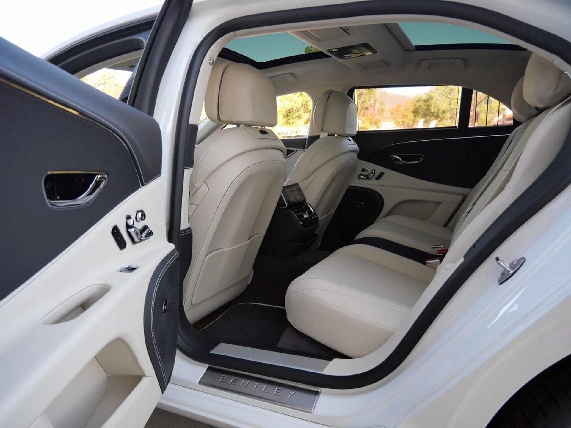 mph016_2220690684_8693580d9daaa3c1b14396418c153f4cx_0c55c7a38a