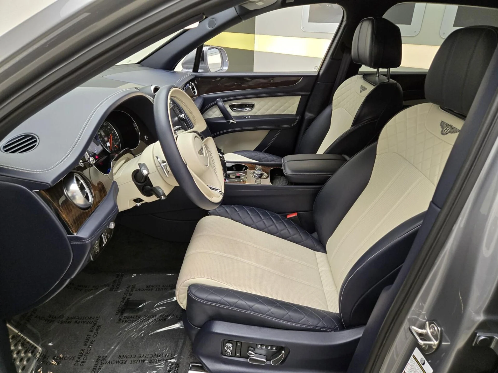 mph016_2222263865_Used_2018_Bentley_Bentayga_W12_1776837871_4a939269f5