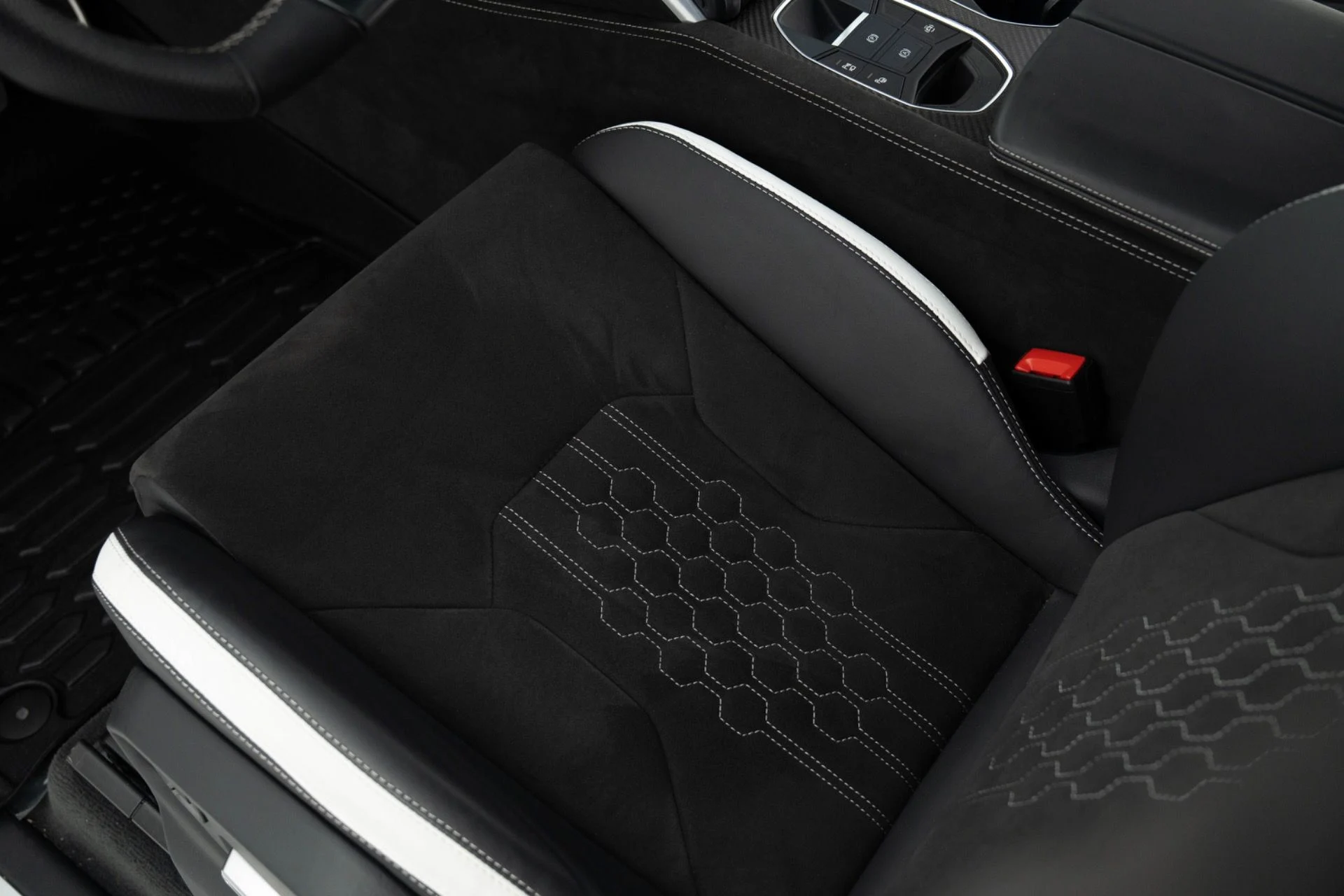 mph016_2229233023_Used_2024_Lamborghini_Urus_S_1777580736_1dbe6a864b