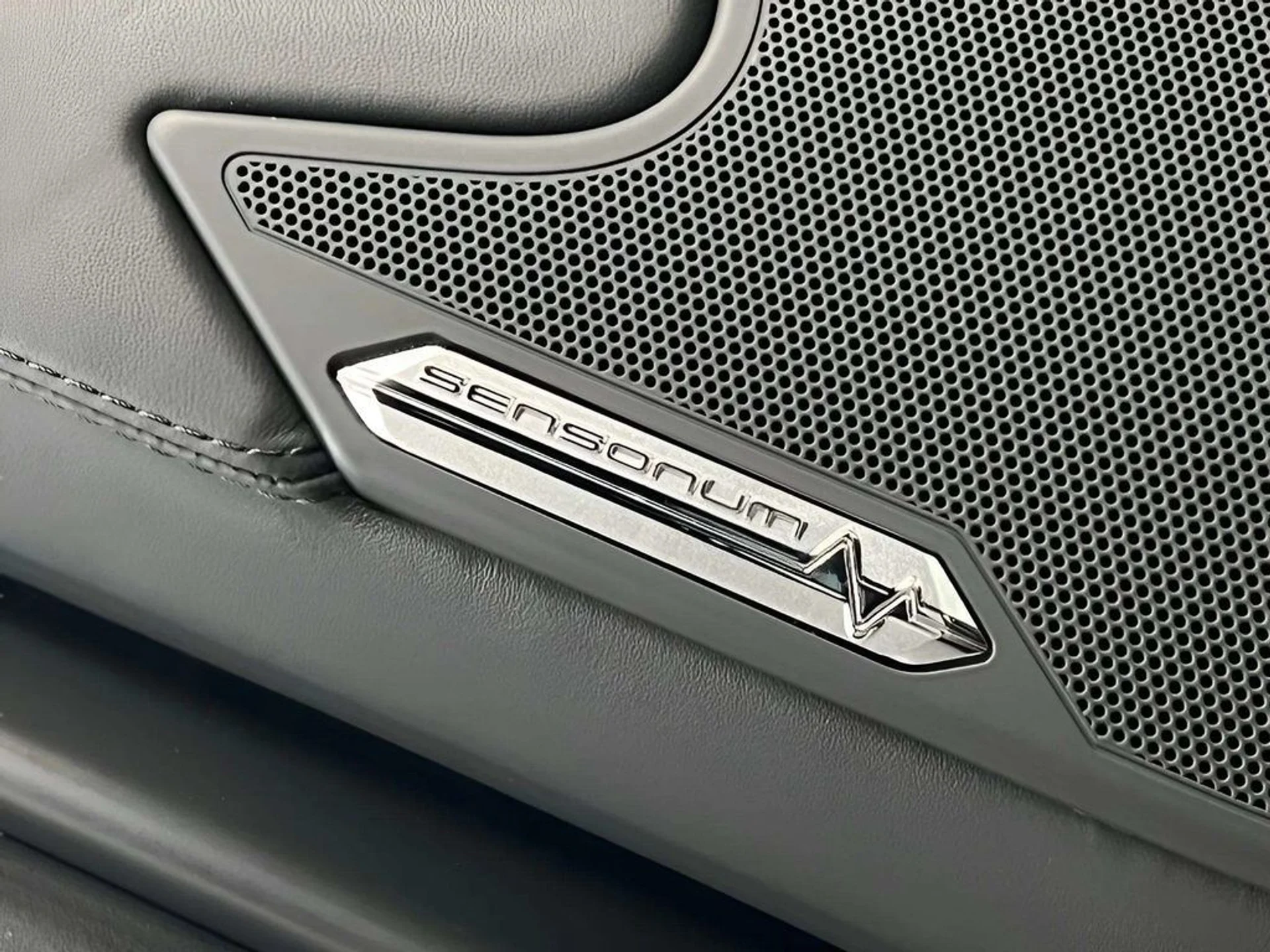 mph016_2232117784_e013a4d8a5179b0634f25bb195681ea4x_aff5b8dca3