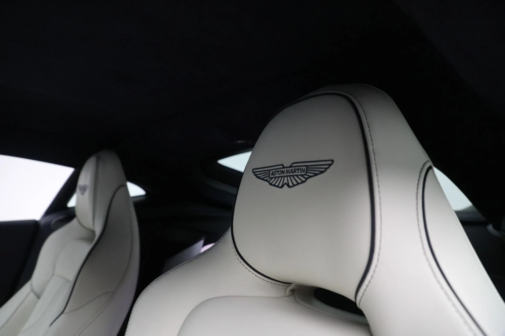 mph016_2236297568_New_2025_Aston_Martin_Vantage_0c2bd2f442