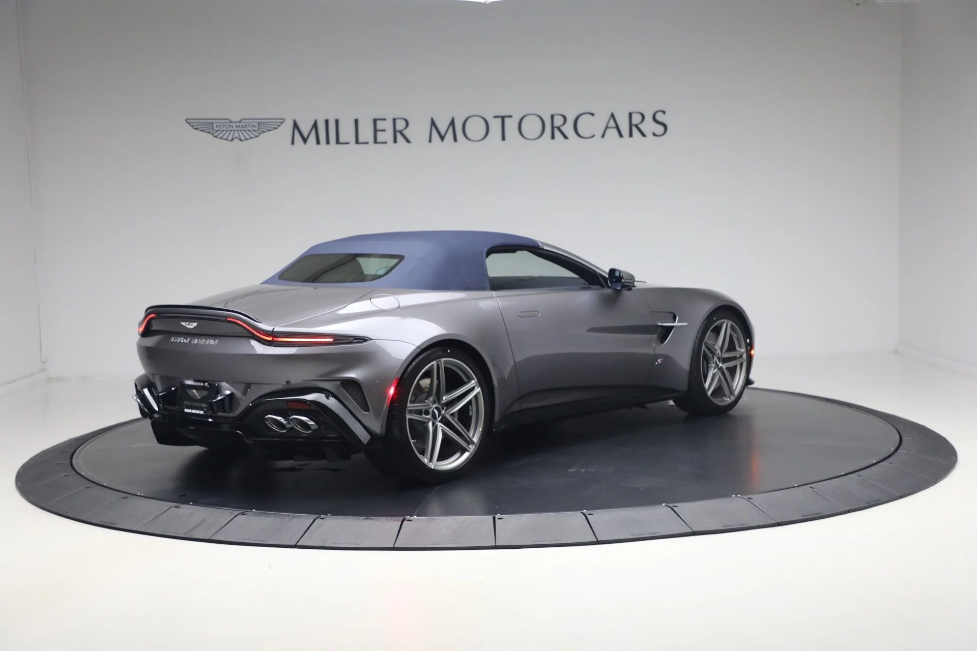 mph016_2237989701_New_2026_Aston_Martin_Vantage_S_Roadster_1786132821_e6acb72e4c