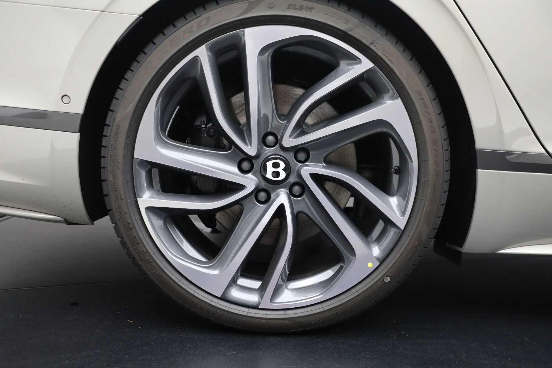 mph016_2243340052_New_2025_Bentley_Flying_Spur_Speed_d174533444