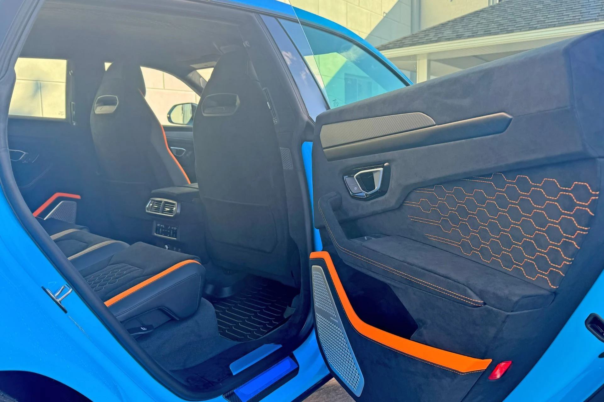 mph016_2249157722_Used_2024_Lamborghini_Urus_Performante_1741002929_25f6fb650b