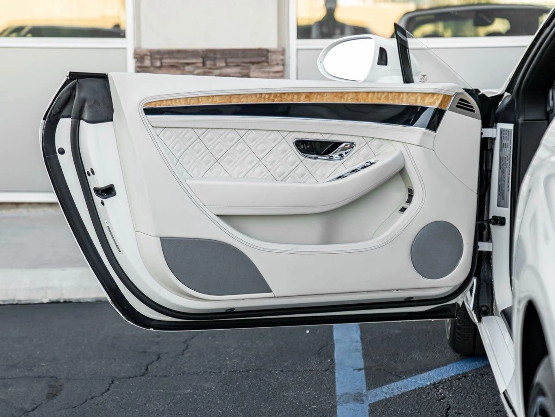 mph016_2252077975_17_b00a583022