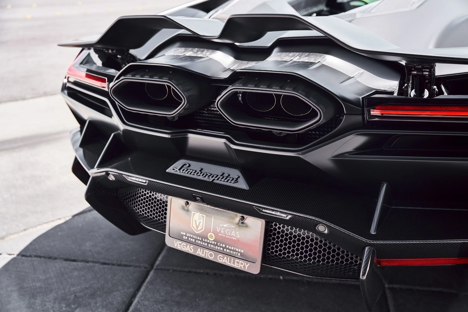 mph016_2252499931_Used_2025_Lamborghini_Revuelto_Base_1774300521_54bc4677a0