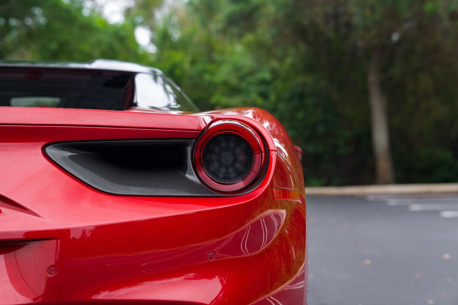 mph016_2256582887_Used_2019_Ferrari_488_Spider_1775191642_86f2a50980