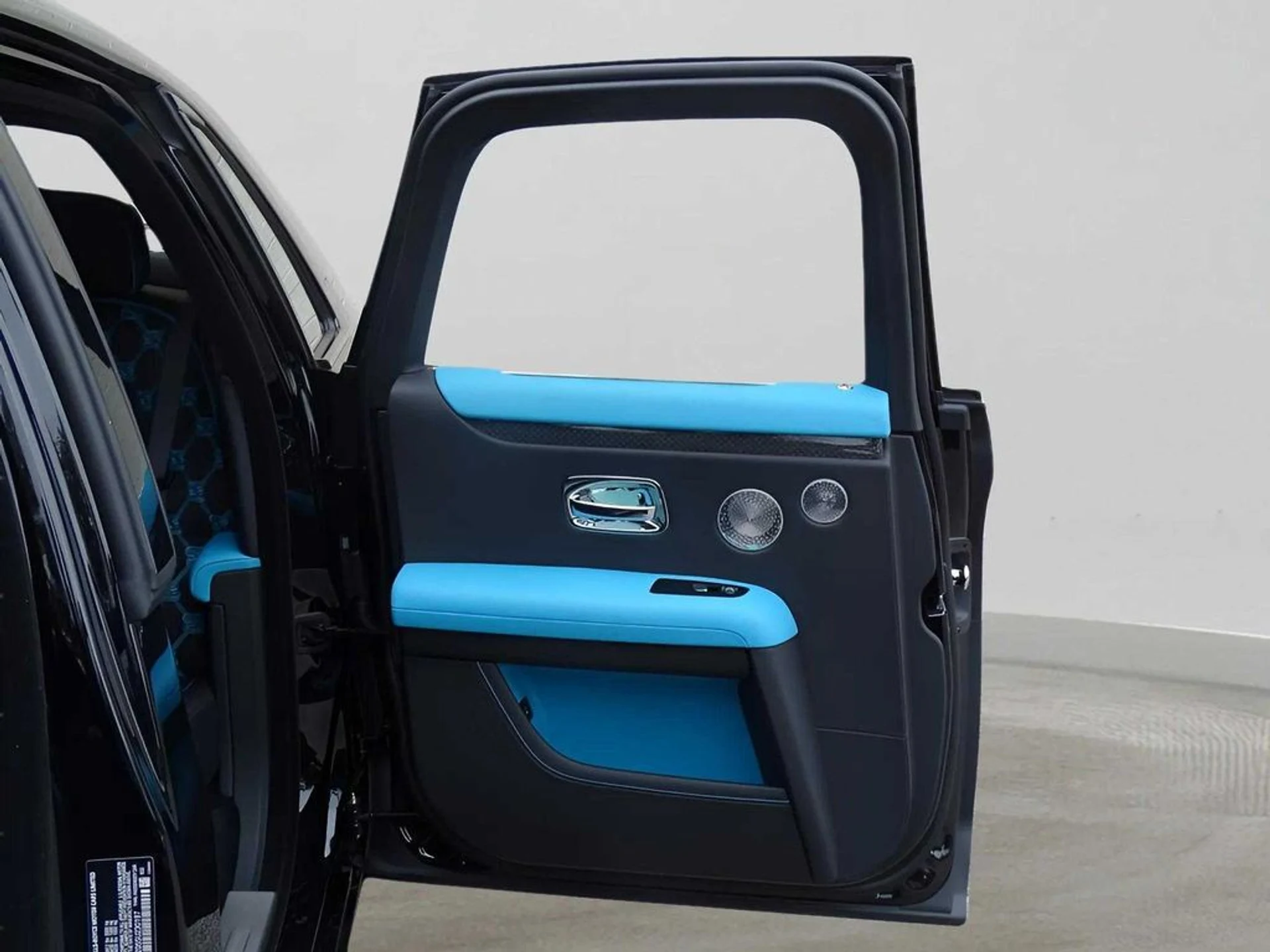 mph016_2258048271_c9064a27ad0da035ff75aaf7d424d17ex_cfb1e289dc