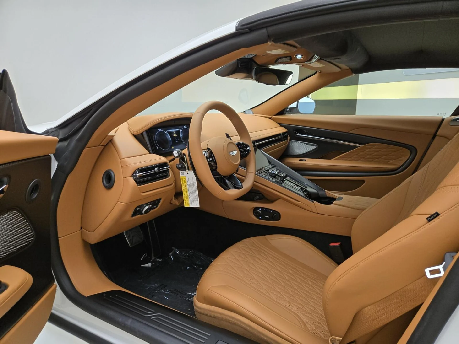 mph016_2258049731_New_2026_Aston_Martin_DB_12_Volante_1756187310_40a3941a07