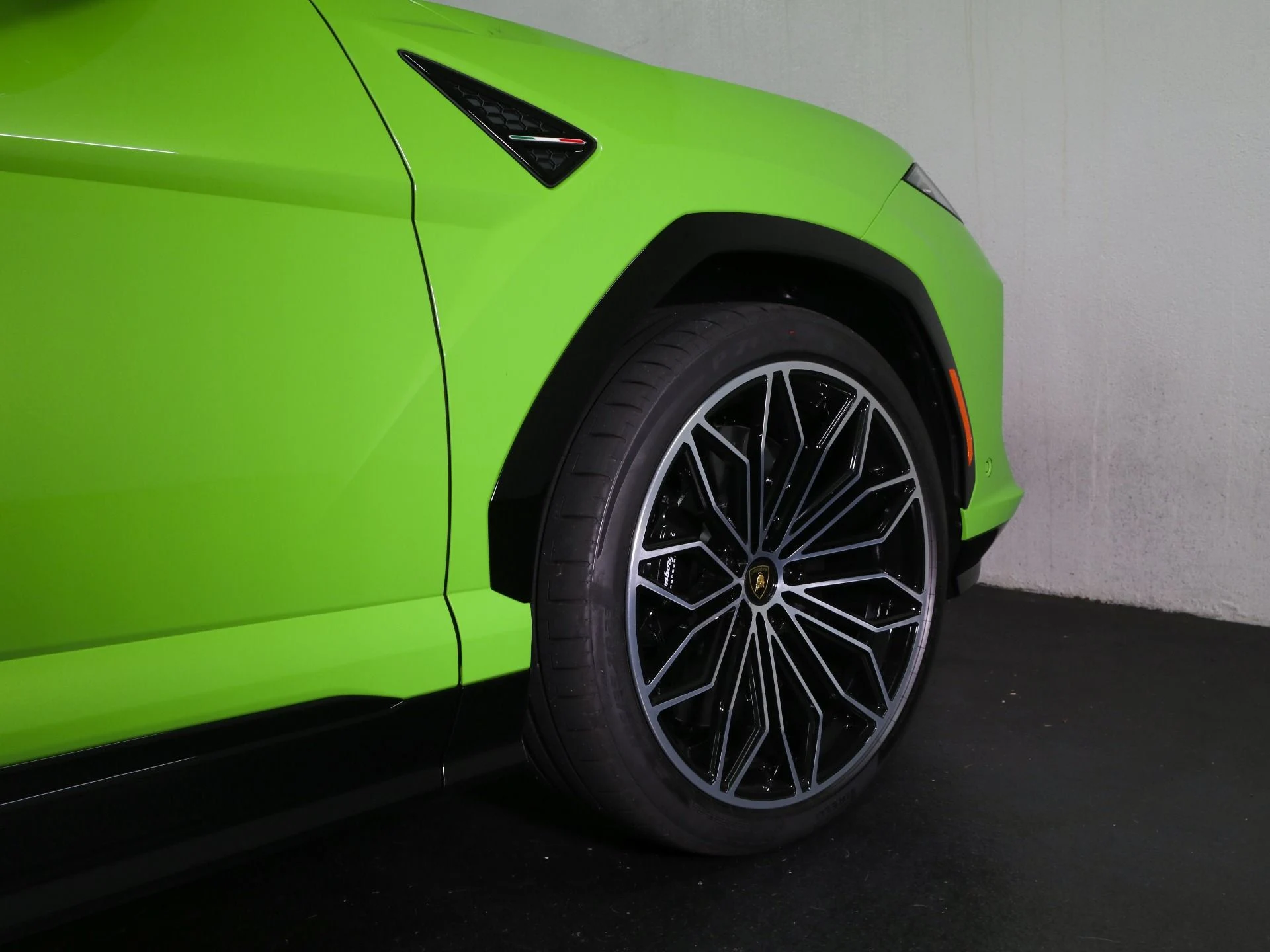 mph016_2271081819_New_2025_Lamborghini_Urus_SE_1756394968_d7708c713a