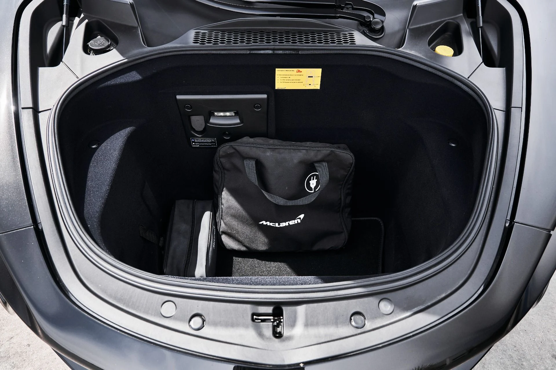 mph016_2274107641_Used_2024_Mc_Laren_Artura_1775583309_86cb42d2a7