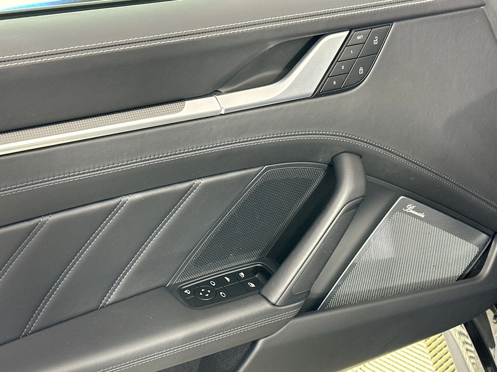 mph016_2281337168_17_3a8758100a