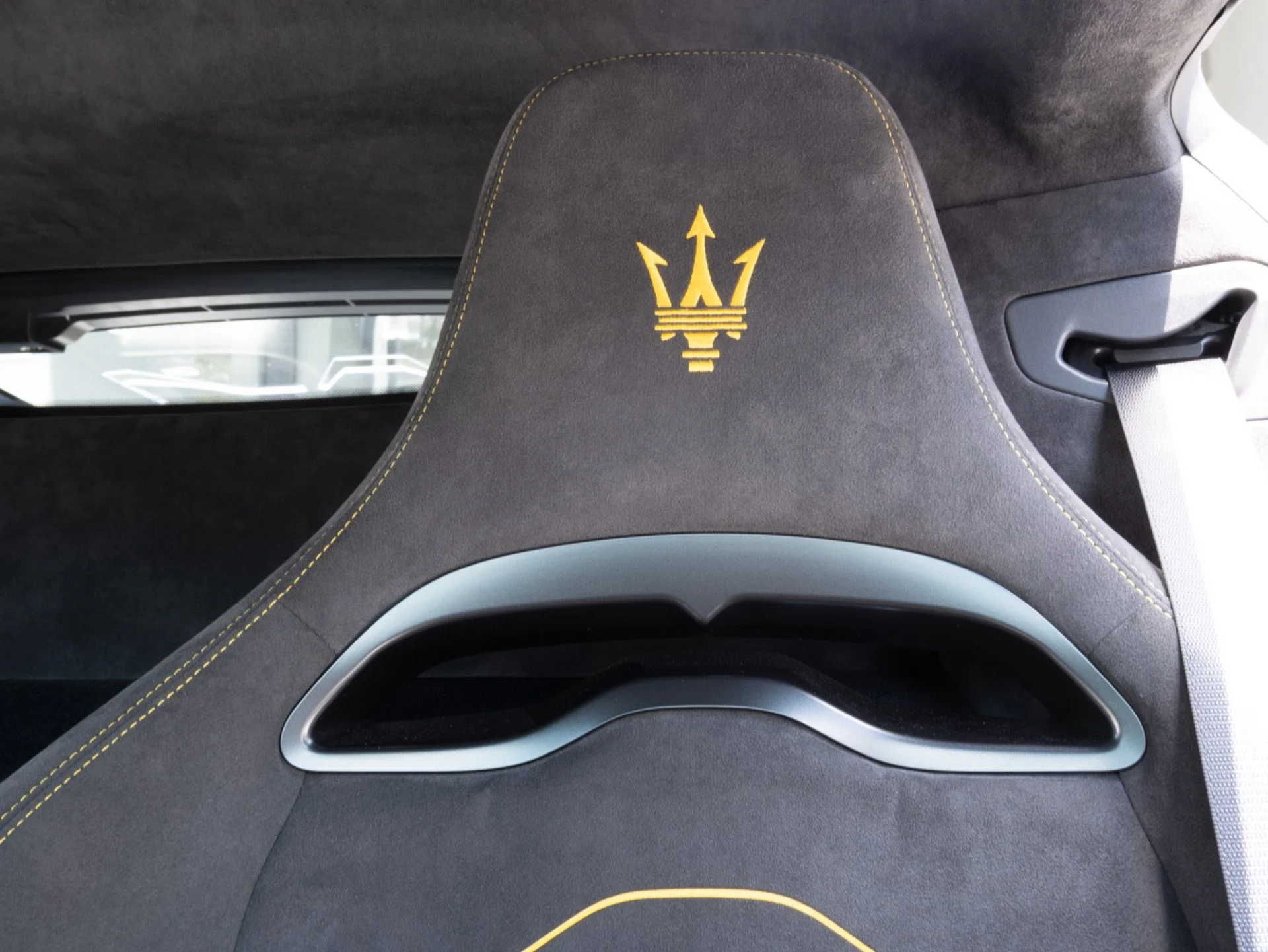 mph016_2284221903_Used_2023_Maserati_MC_20_1774904484_dc575672b6