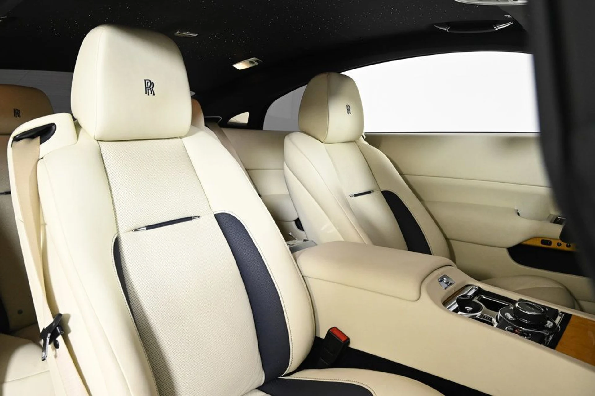 mph016_2297083279_used_2019_rolls_royce_wraith_base_11350_22954809_16_1024_63ab750344