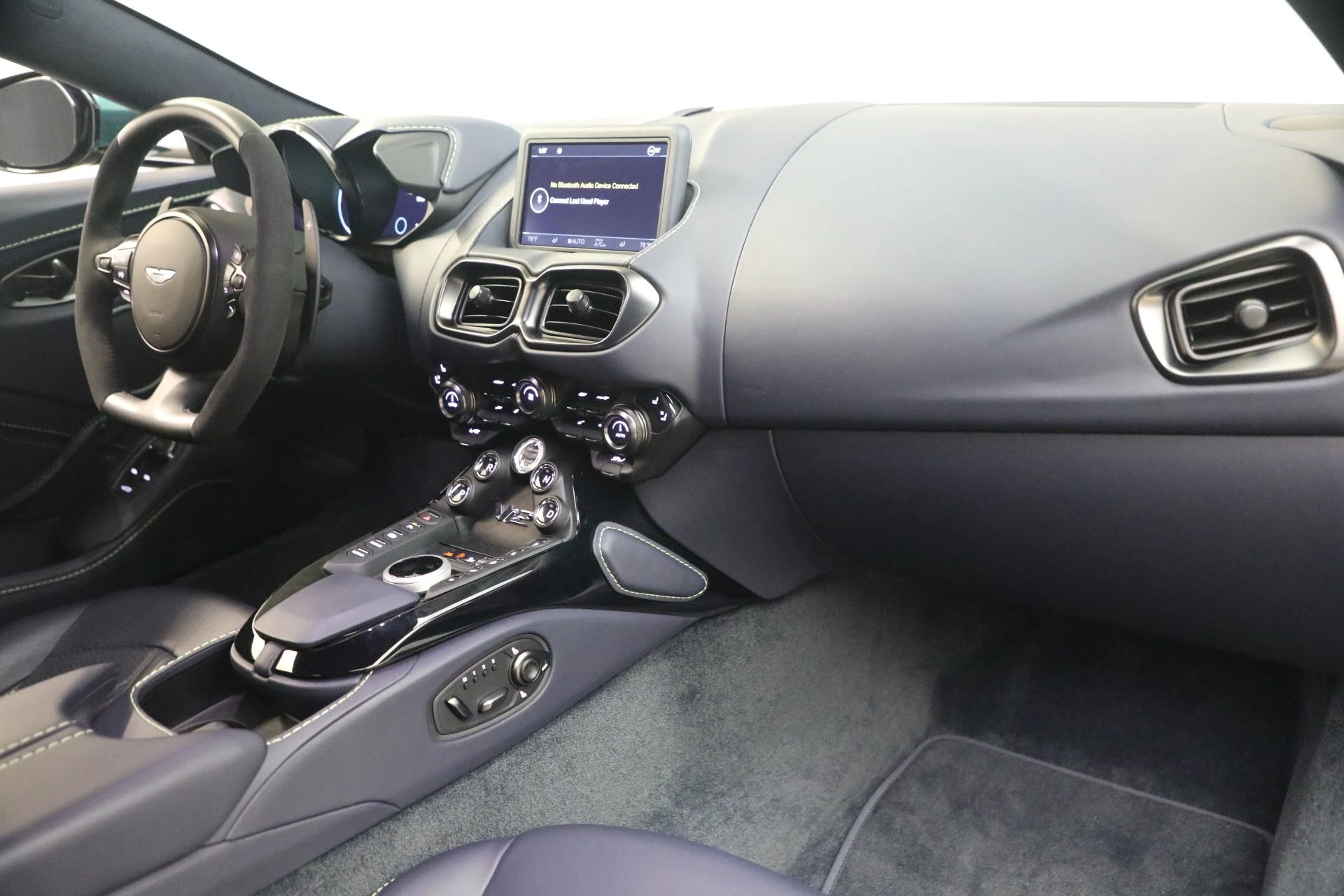 mph016_2297827196_Used_2023_Aston_Martin_Vantage_V12_1777723504_f5242ecb2d