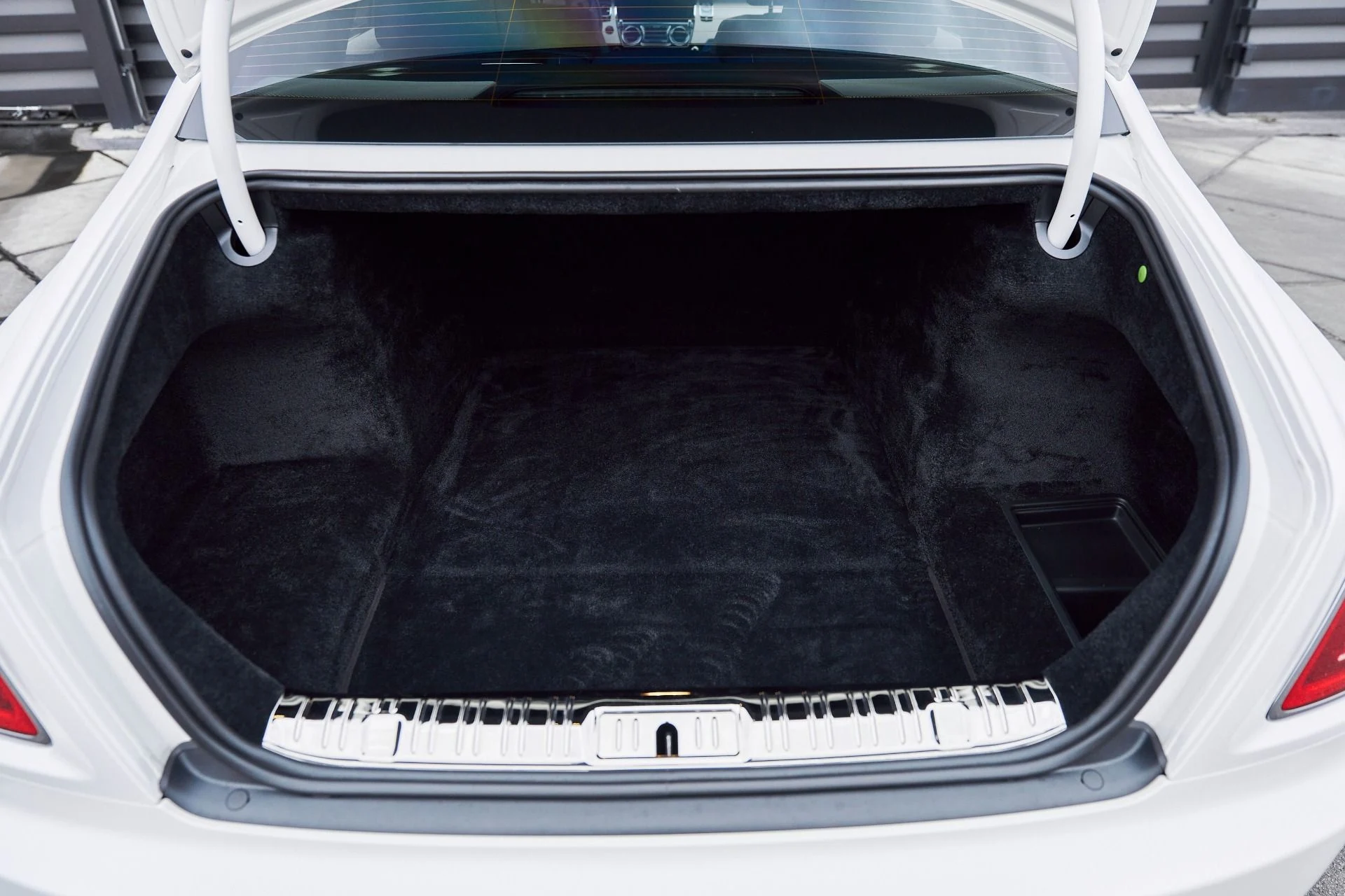 mph016_2299361163_Used_2019_Rolls_Royce_Ghost_Base_1767224254_2d5989964c